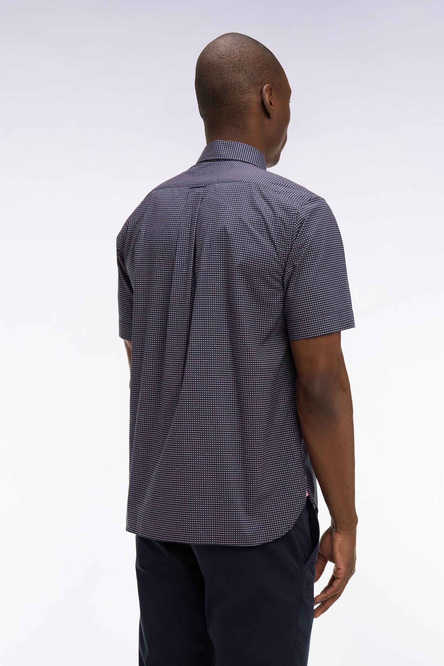 Chemise à manches courtes en coton marine à micromotifs roses