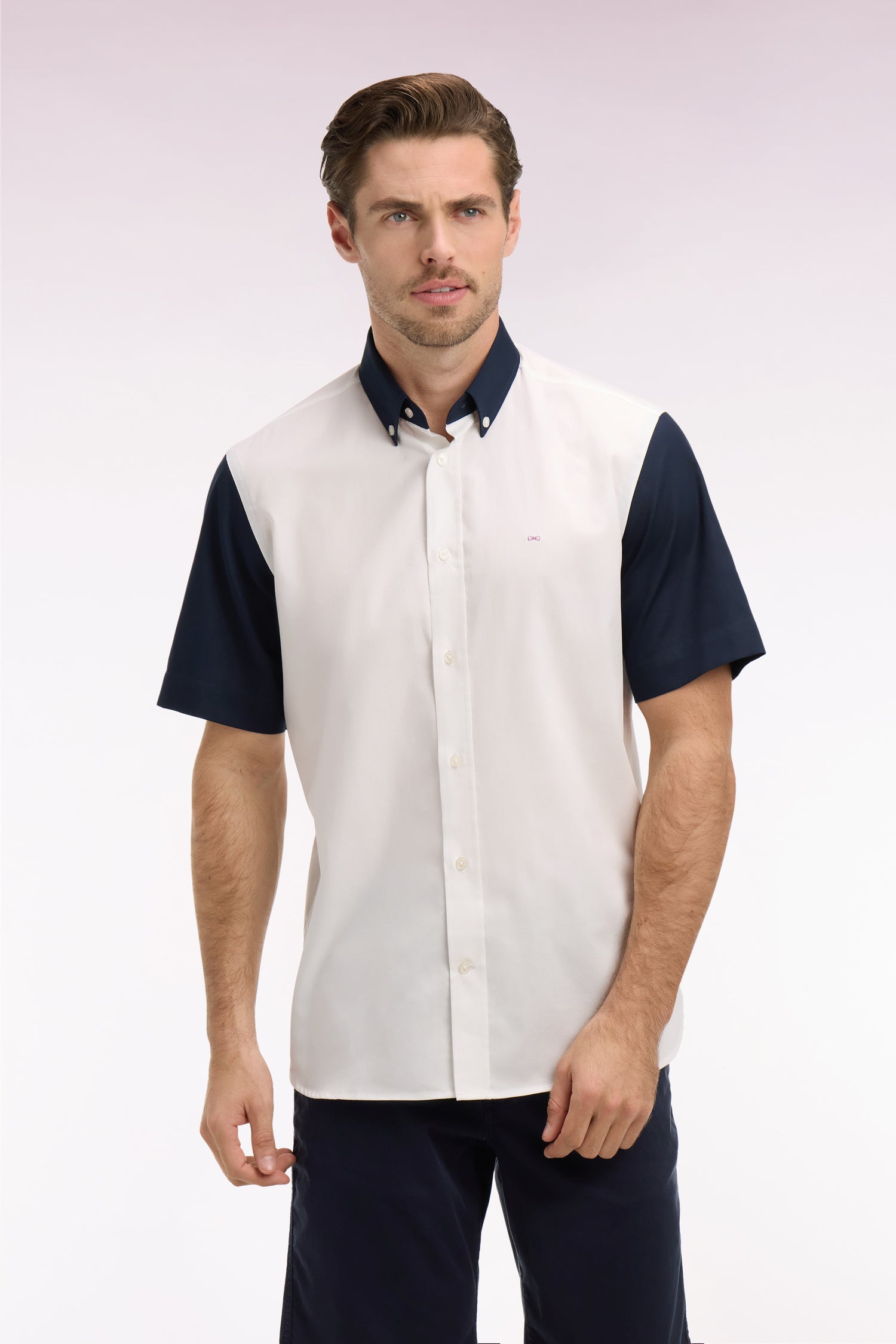 Chemise à manches courtes en coton blanc broderie dos