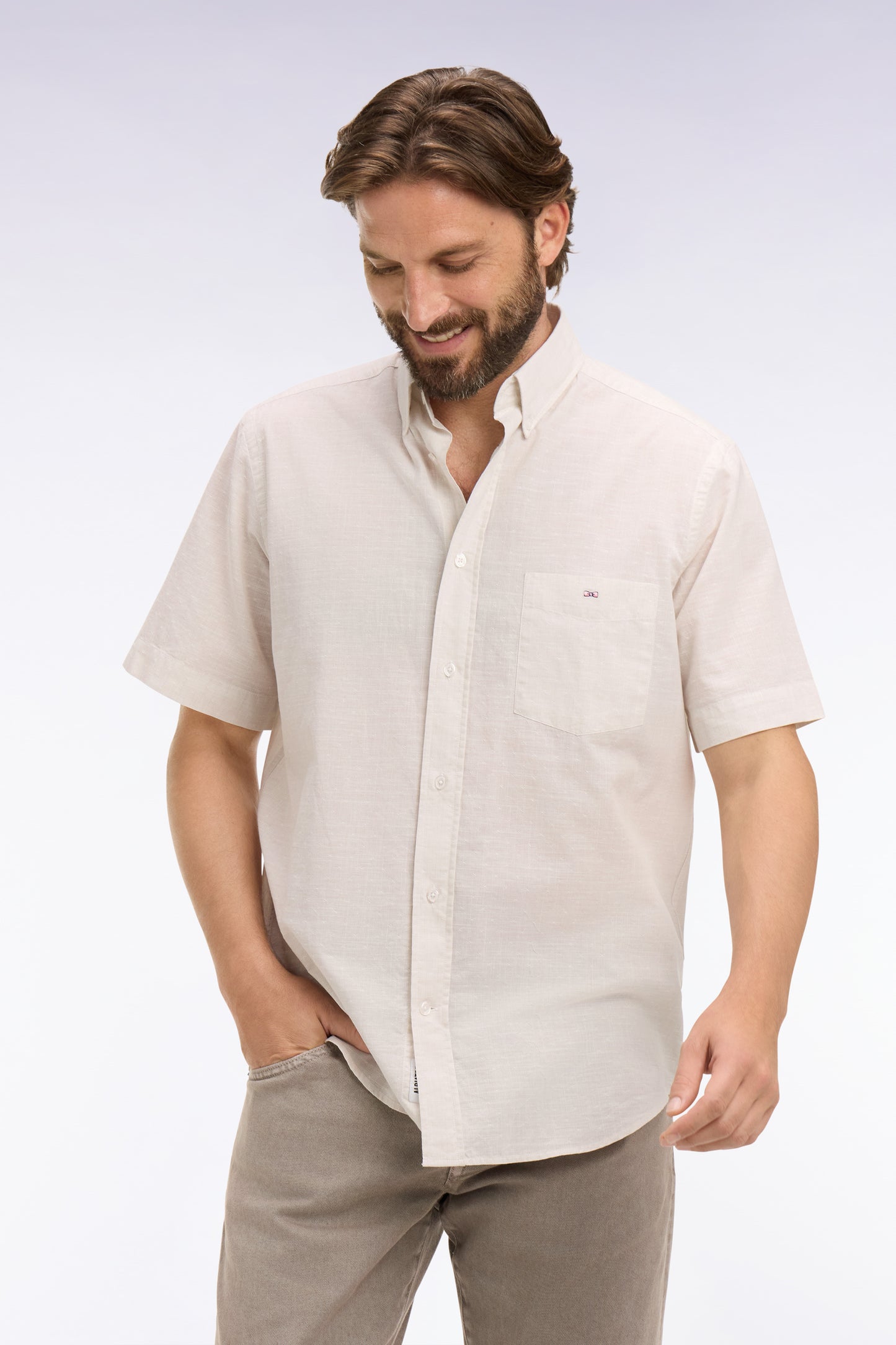 Chemise à manches courtes en coton jacquard rayé grège