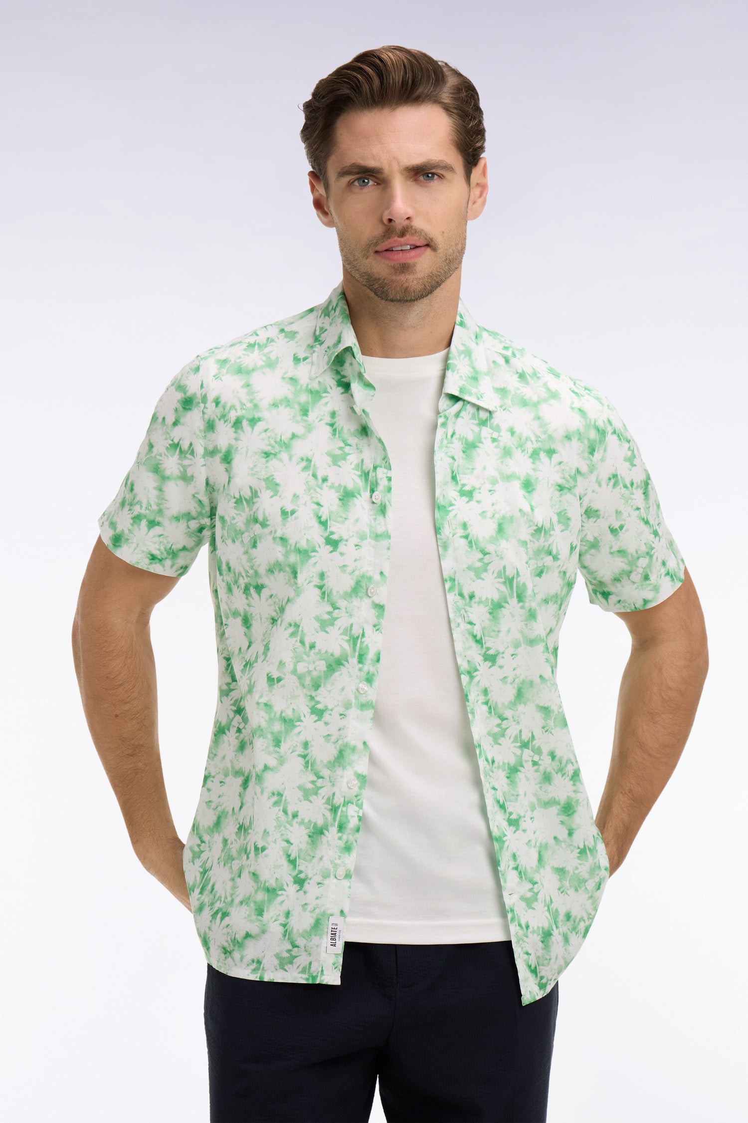 Chemise à manches courtes en popeline de coton à motif floral vert coupe slim