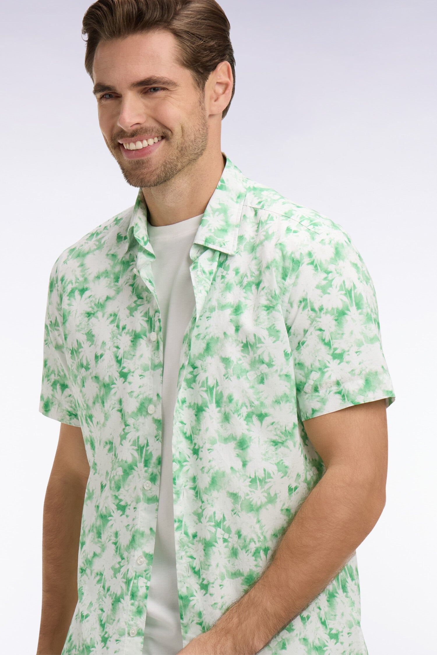 Chemise à manches courtes en popeline de coton à motif floral vert coupe slim