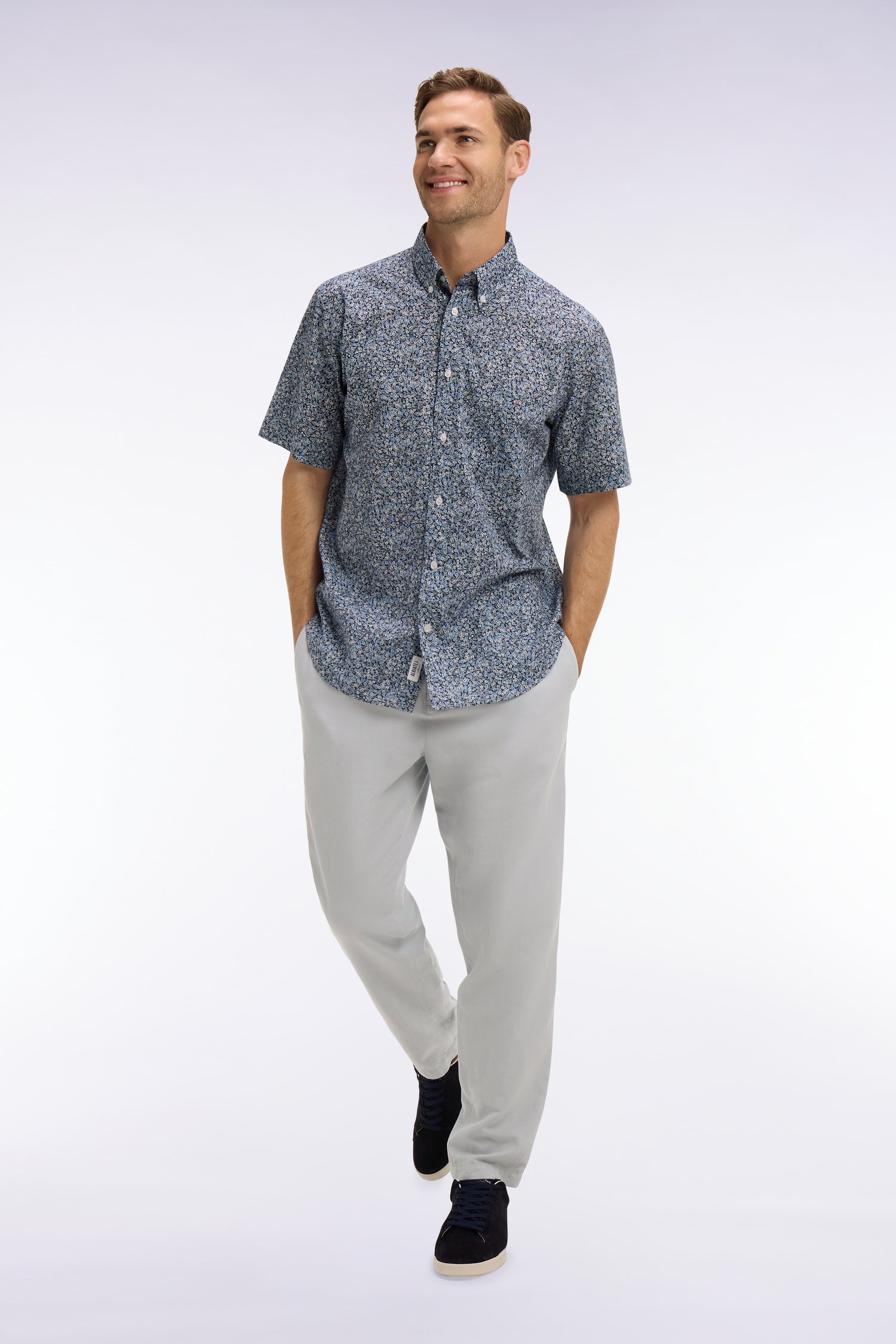 camicia a maniche corte in cotone blu con micromotif floreale