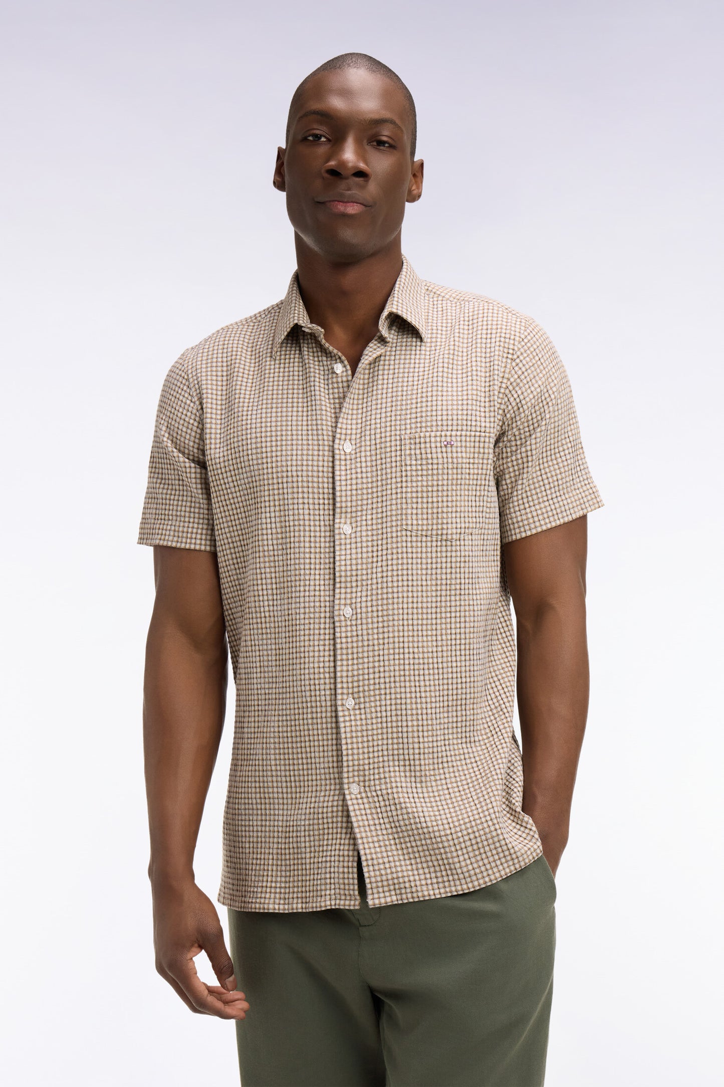 Chemise à manches courtes en coton seersucker à carreaux beige coupe slim