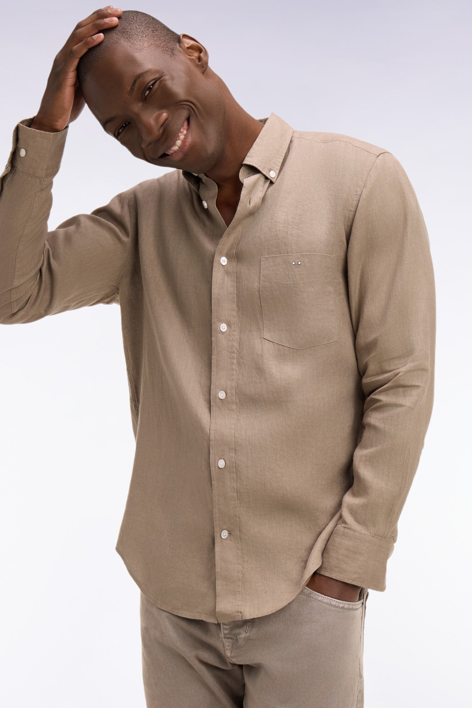 Chemise en lin beige coupe droite