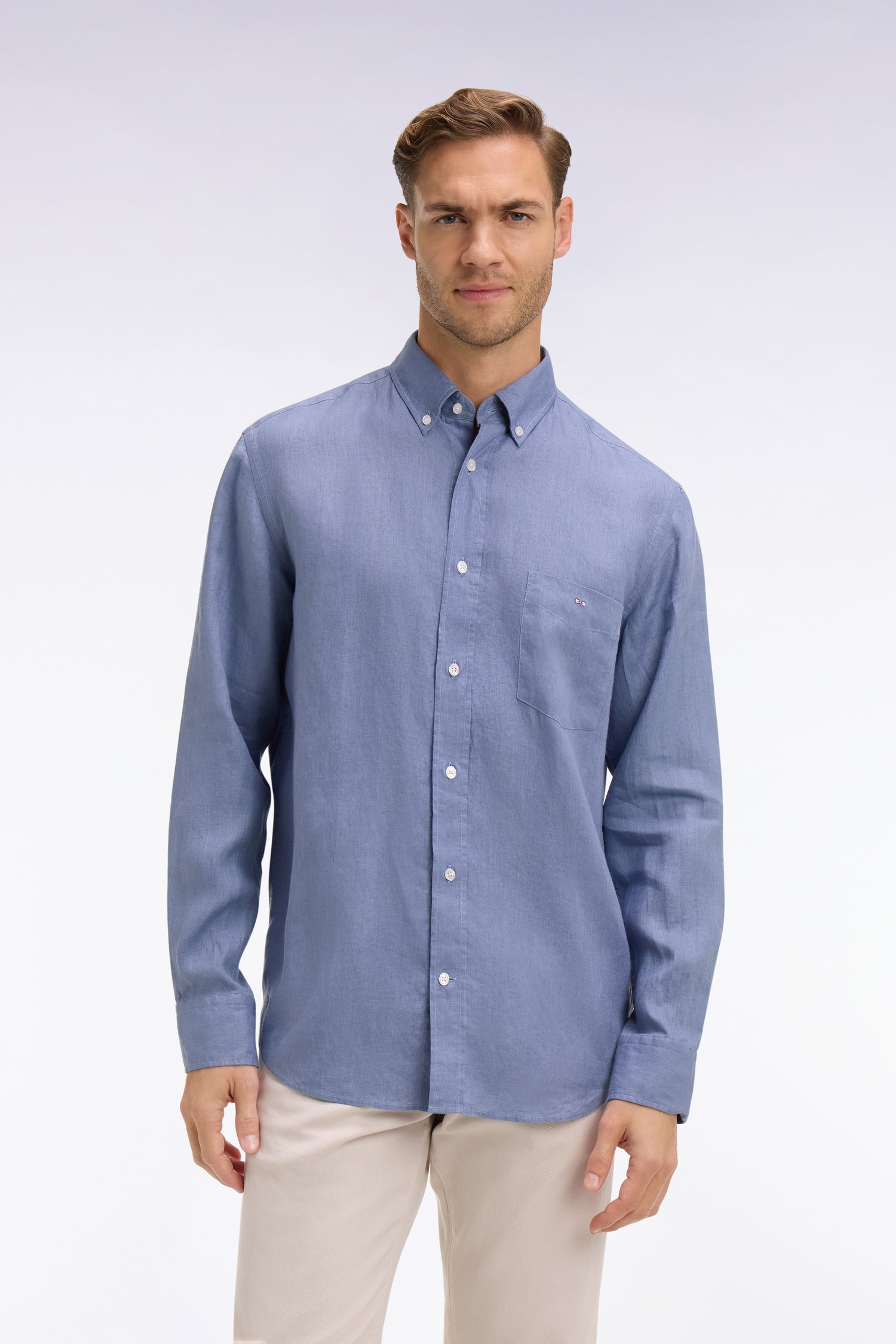 Chemise en lin bleu coupe droite