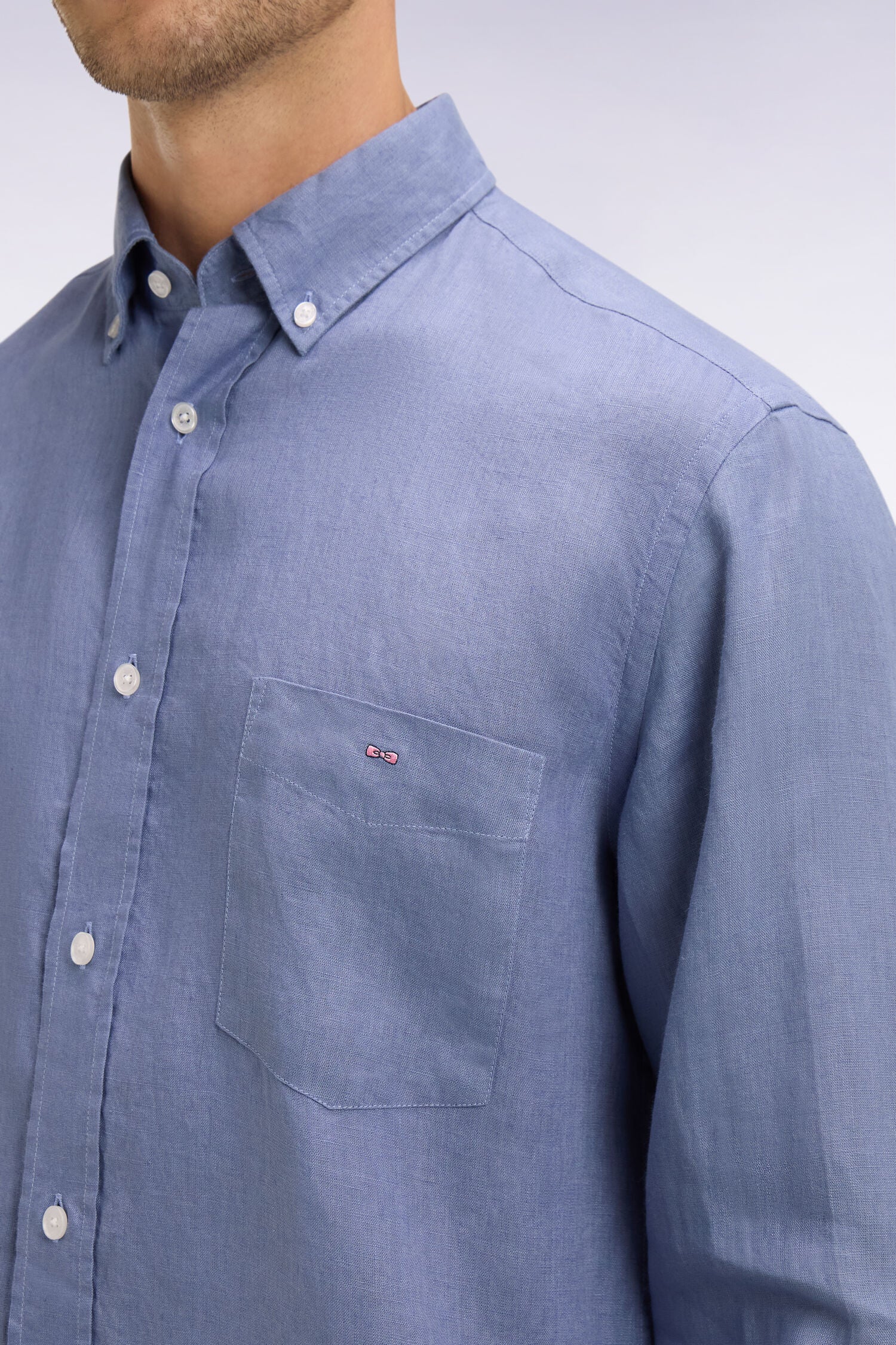 Chemise en lin bleu coupe droite