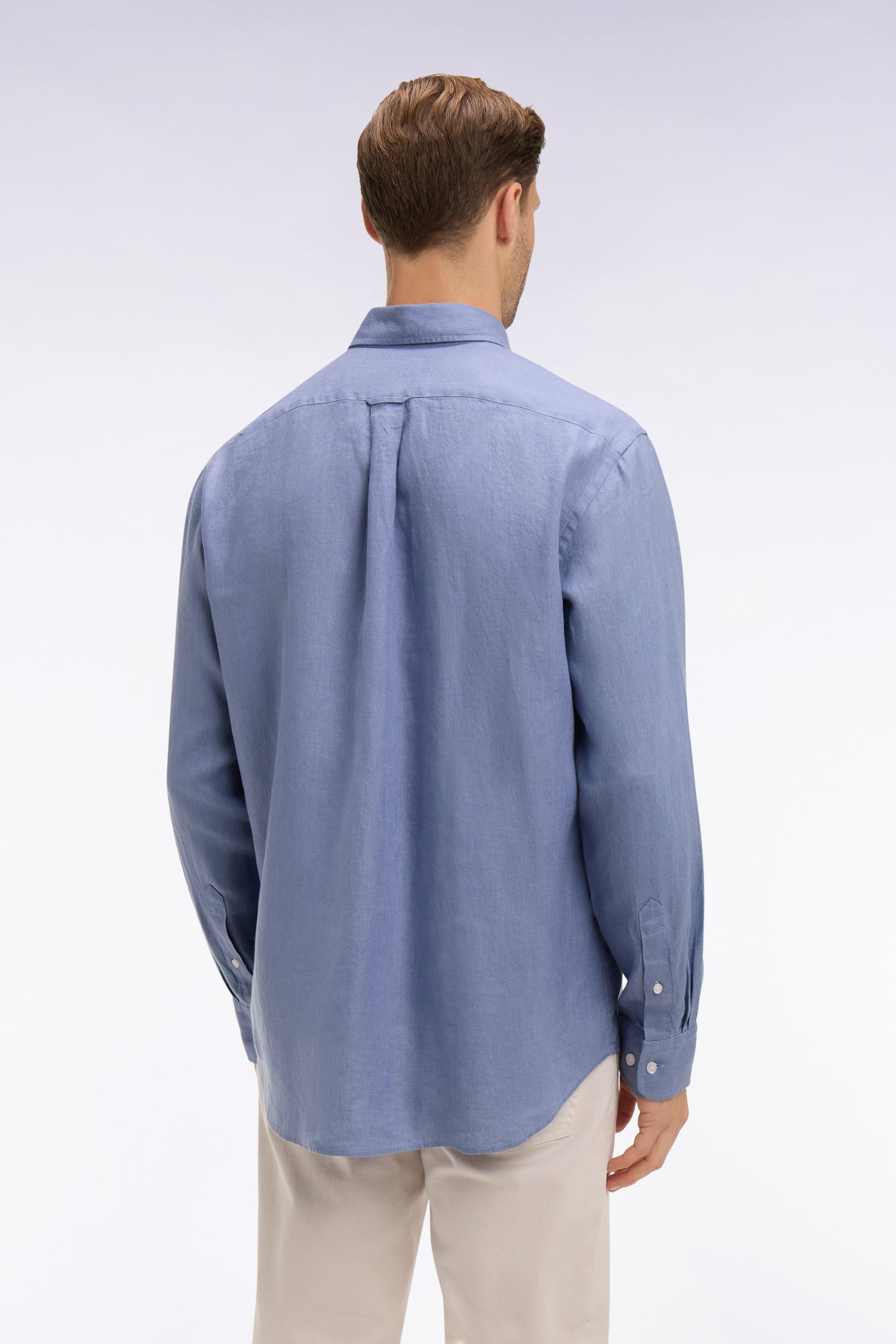 Chemise en lin bleu coupe droite