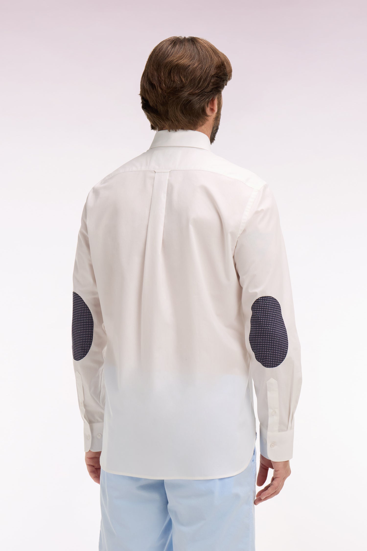 Chemise en coton blanc à coudières imprimées