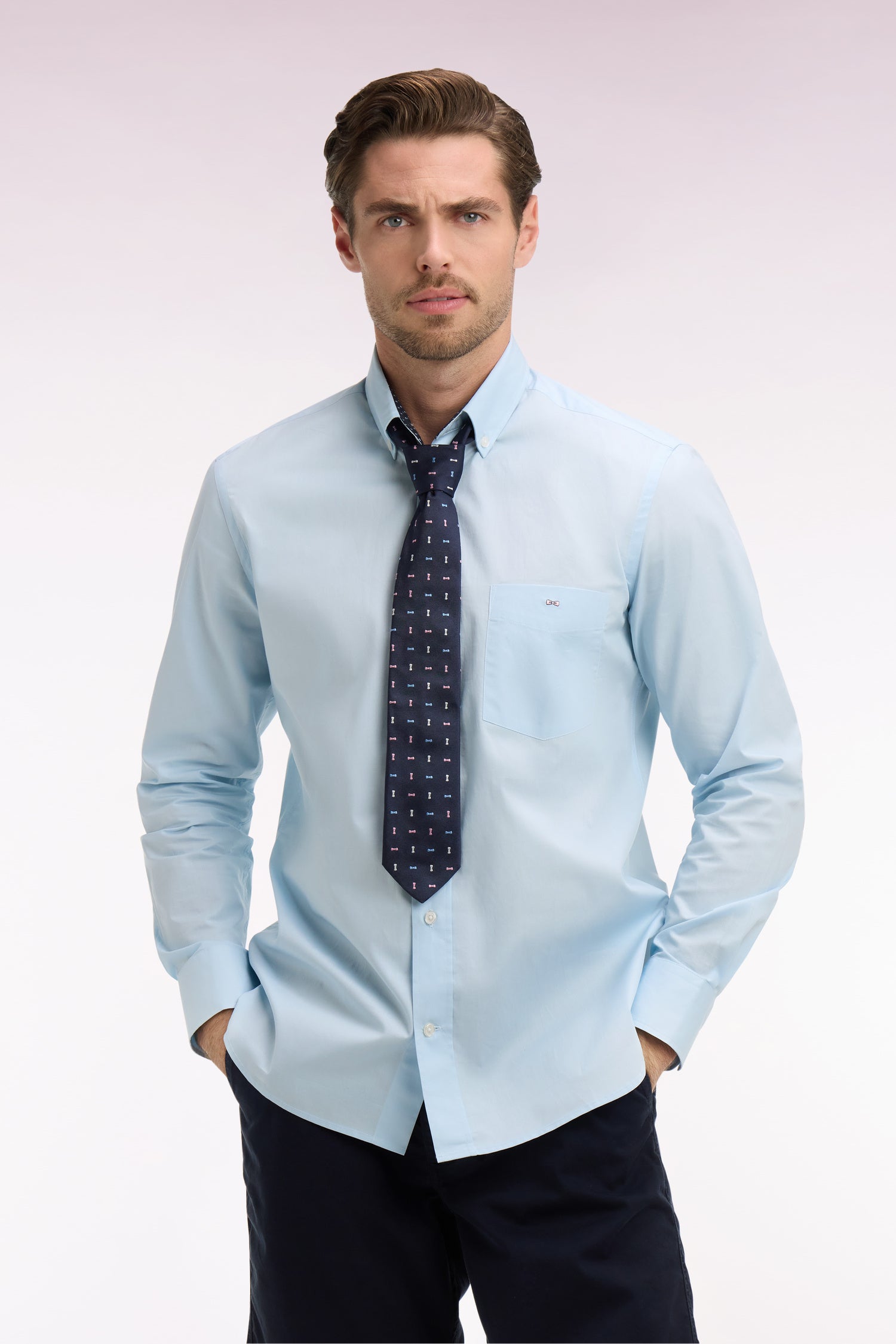 Chemise en coton bleu ciel à coudières imprimées