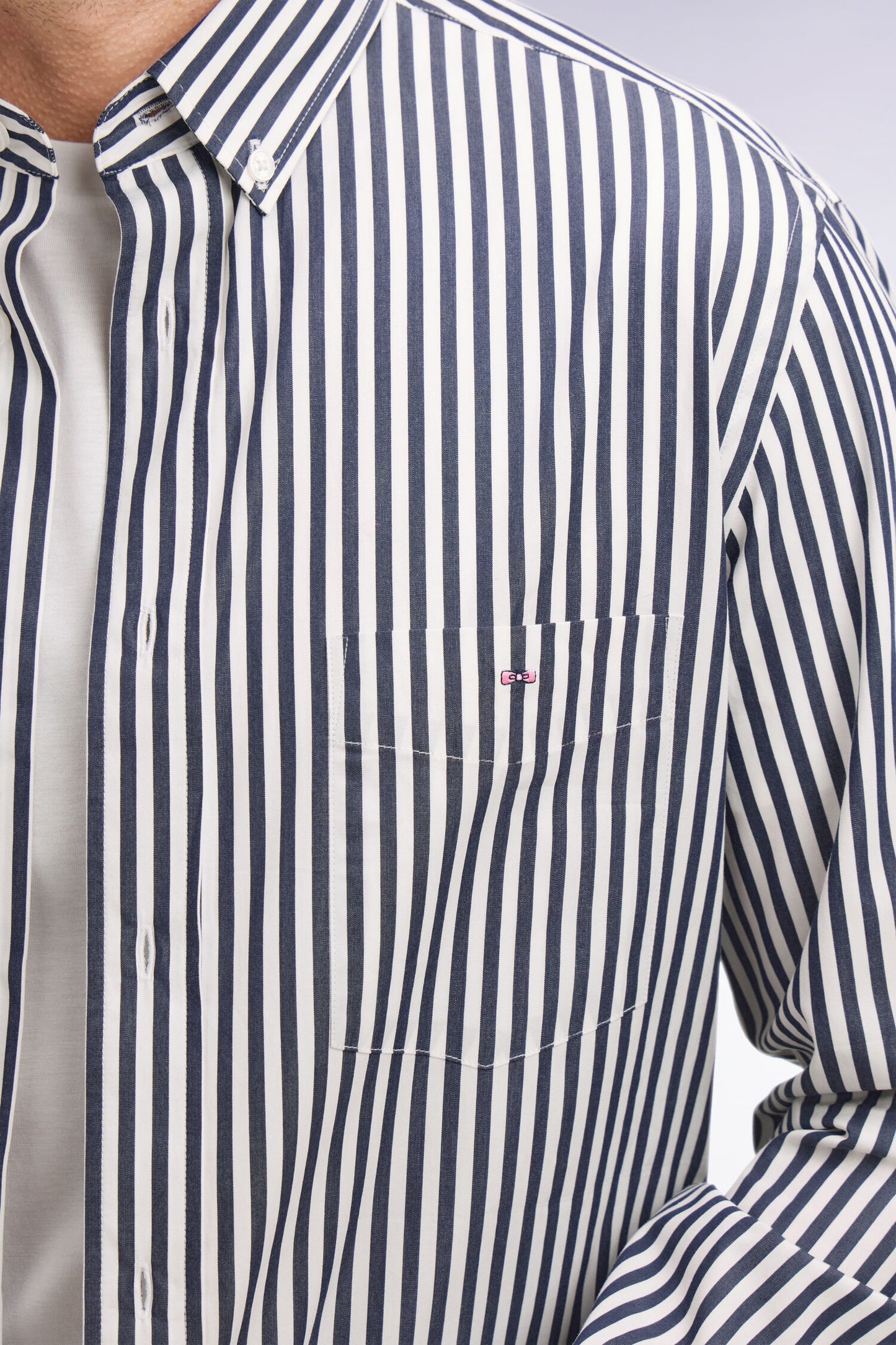 Chemise en coton marine à rayures bâtons