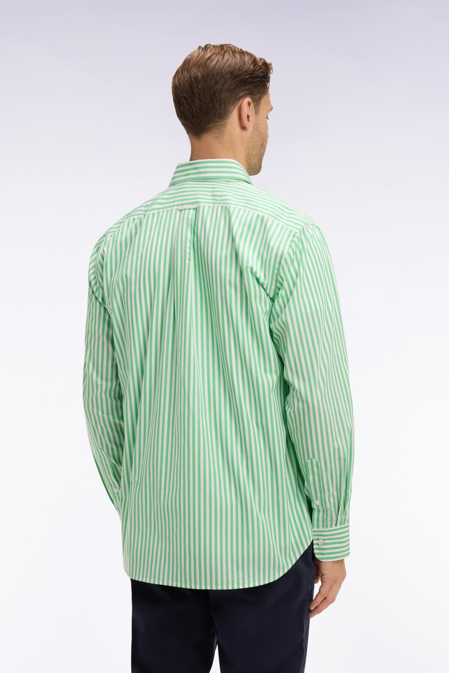 Chemise en coton vert clair à rayures bâtons