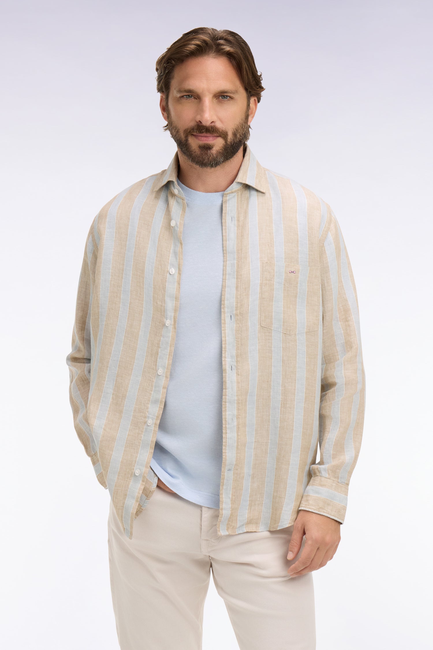 Chemise en lin gris clair à rayures bâtons