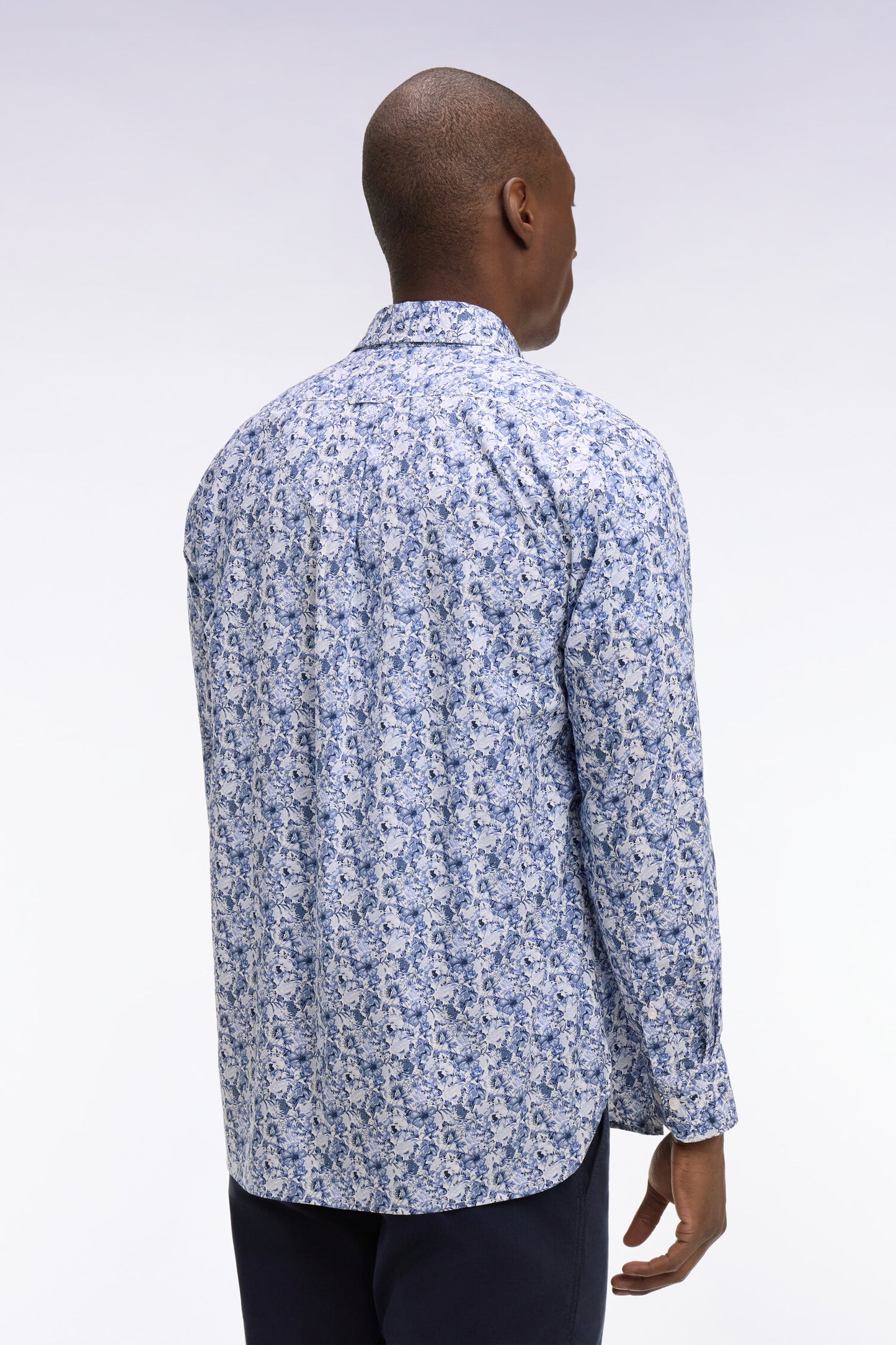 Chemise en popeline de coton bleu à motif floral