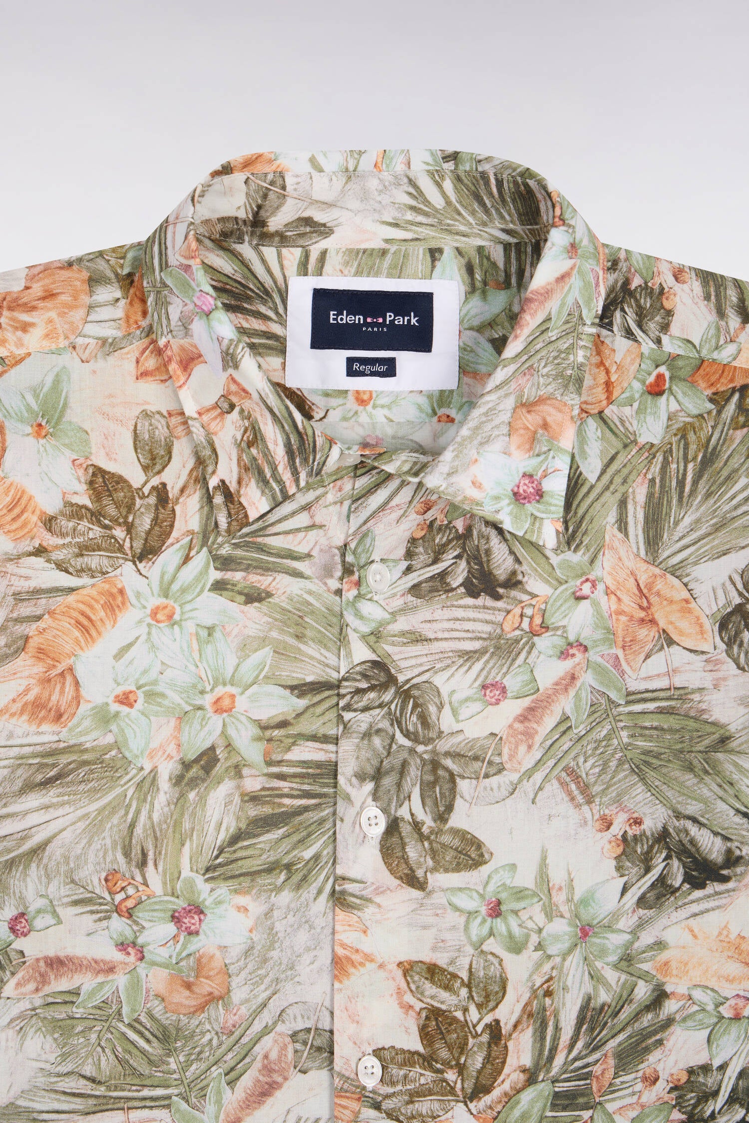 Chemise en popeline de coton beige imprimé végétal coupe regular