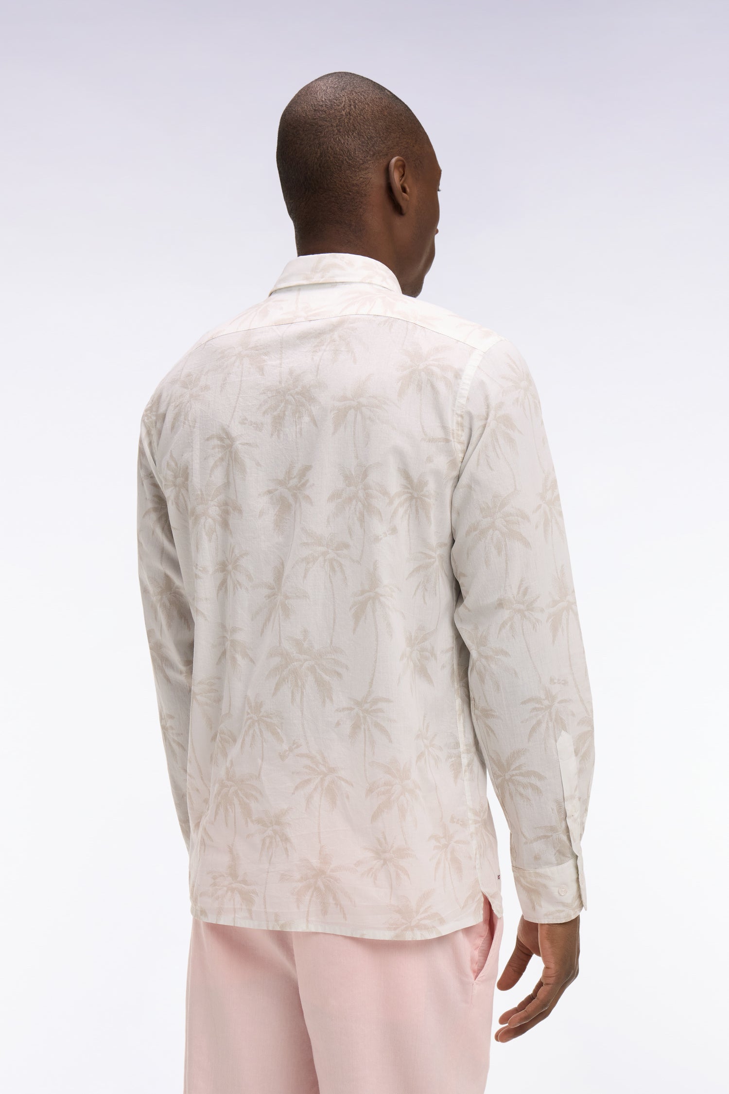 Chemise en coton blanche imprimé palmier beige coupe regular