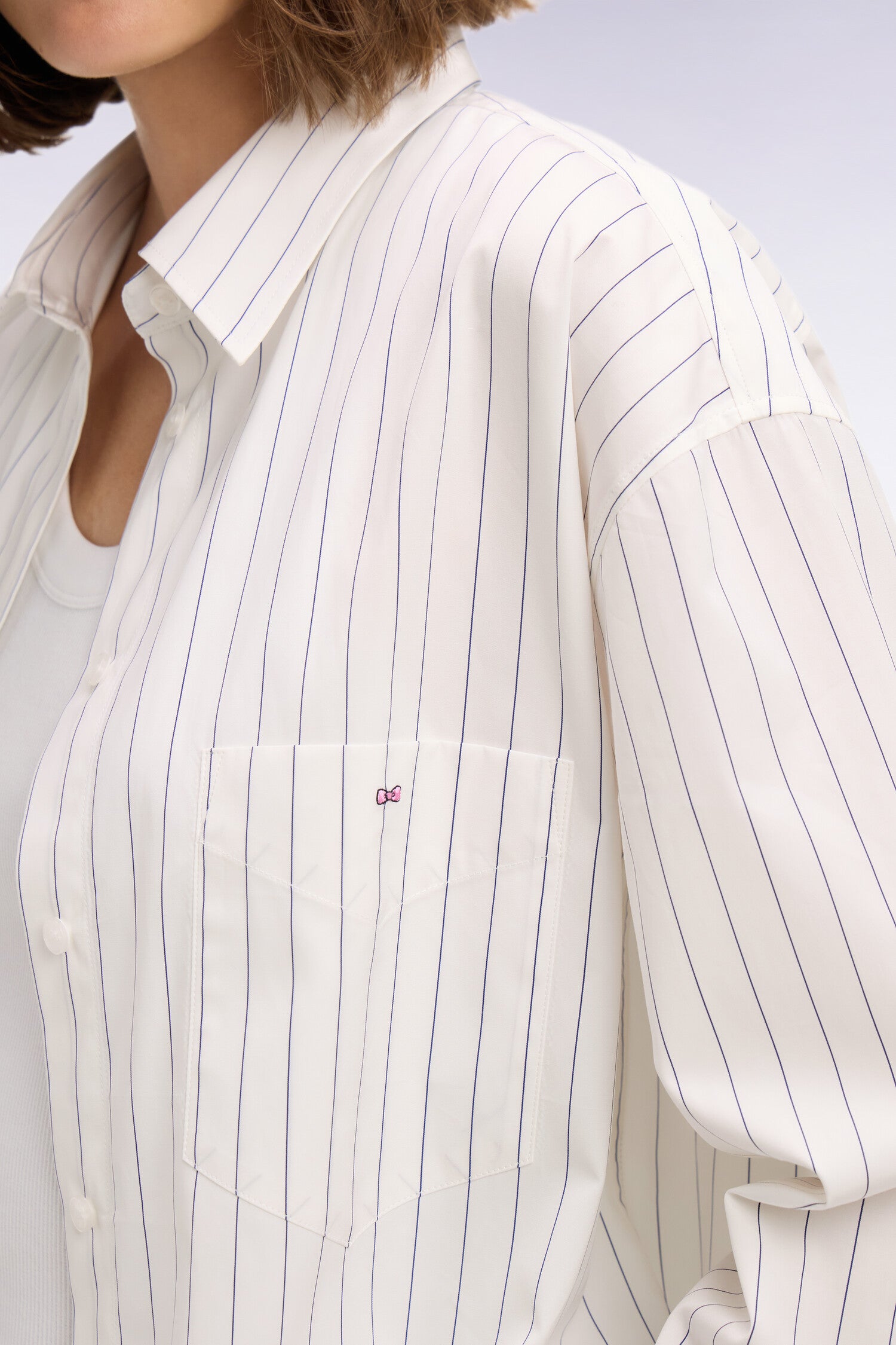 Chemise à fines rayures en popeline de coton blanche coupe oversized
