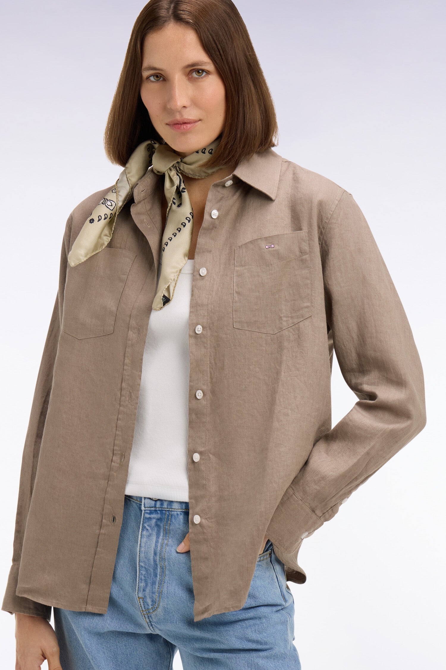 Chemise en lin beige à poches plaquées