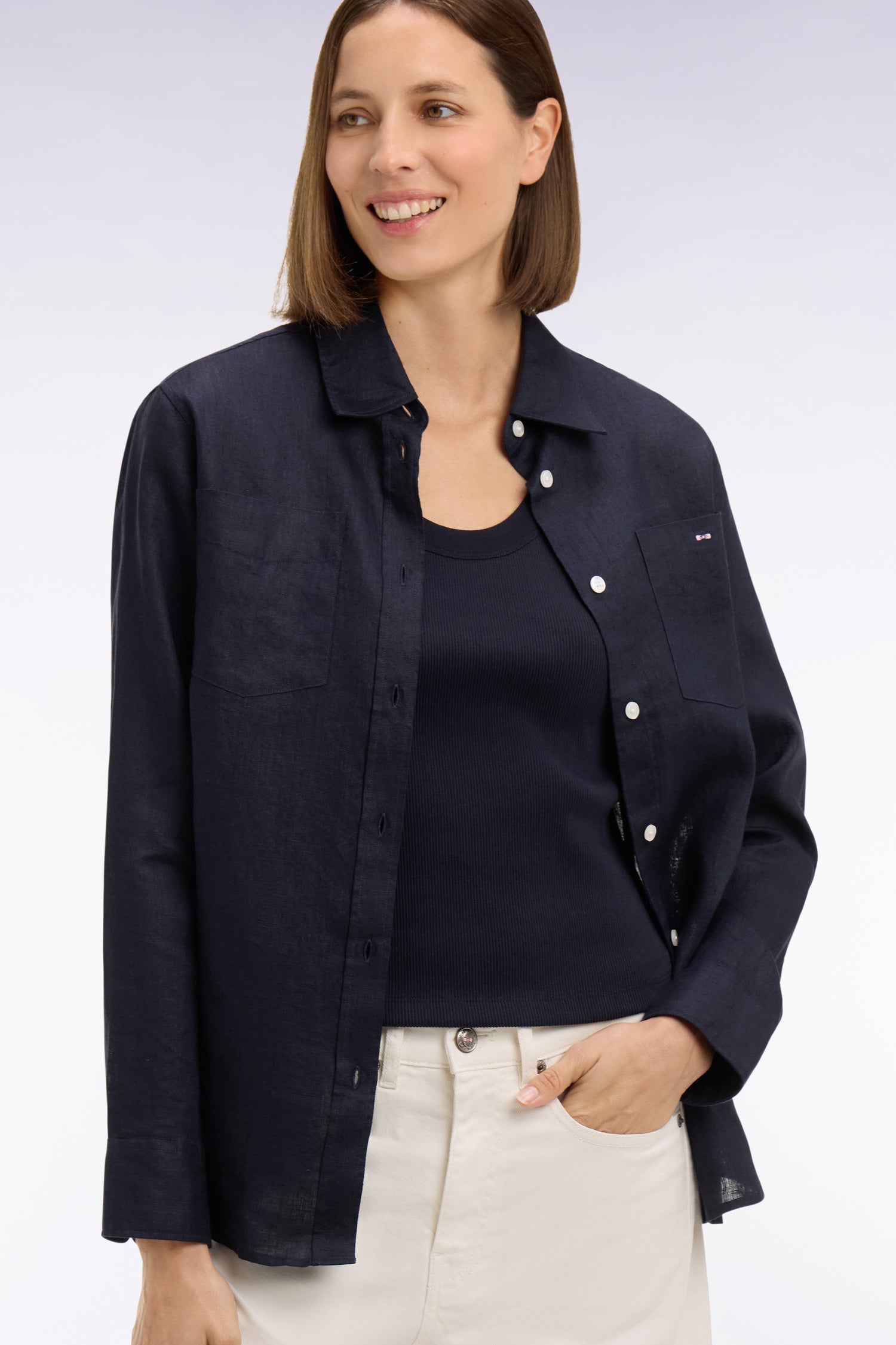 Chemise en lin marine à poches plaquées