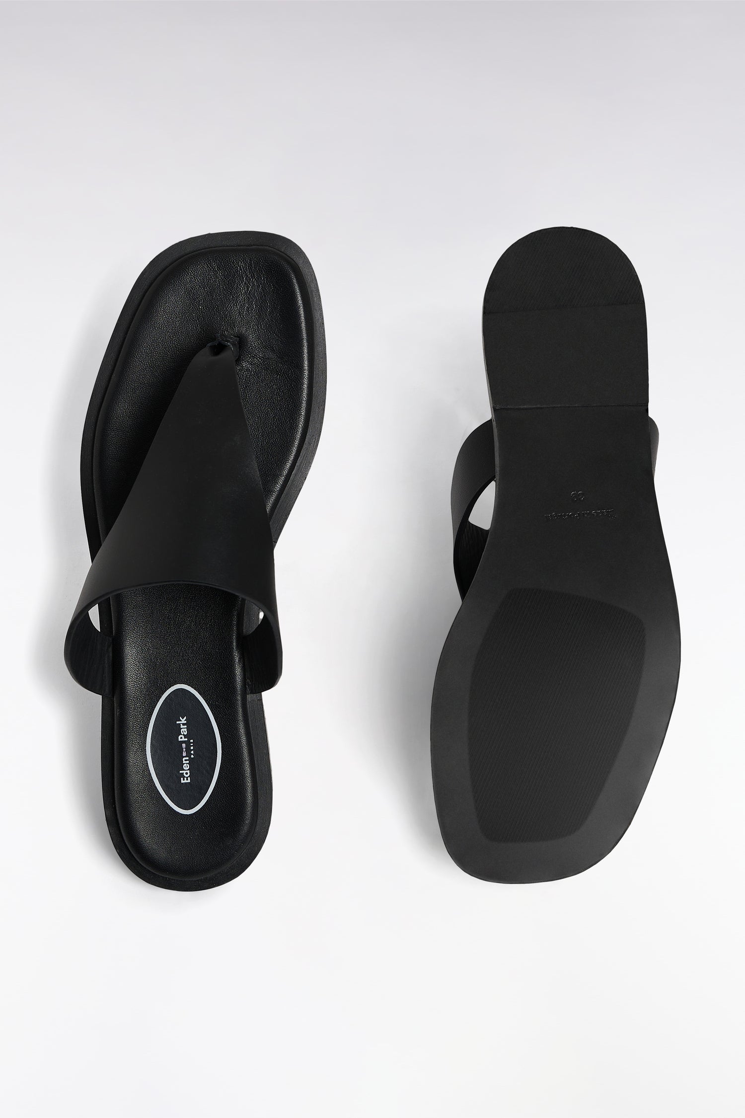 Sandales tongs en cuir de vachette noir
