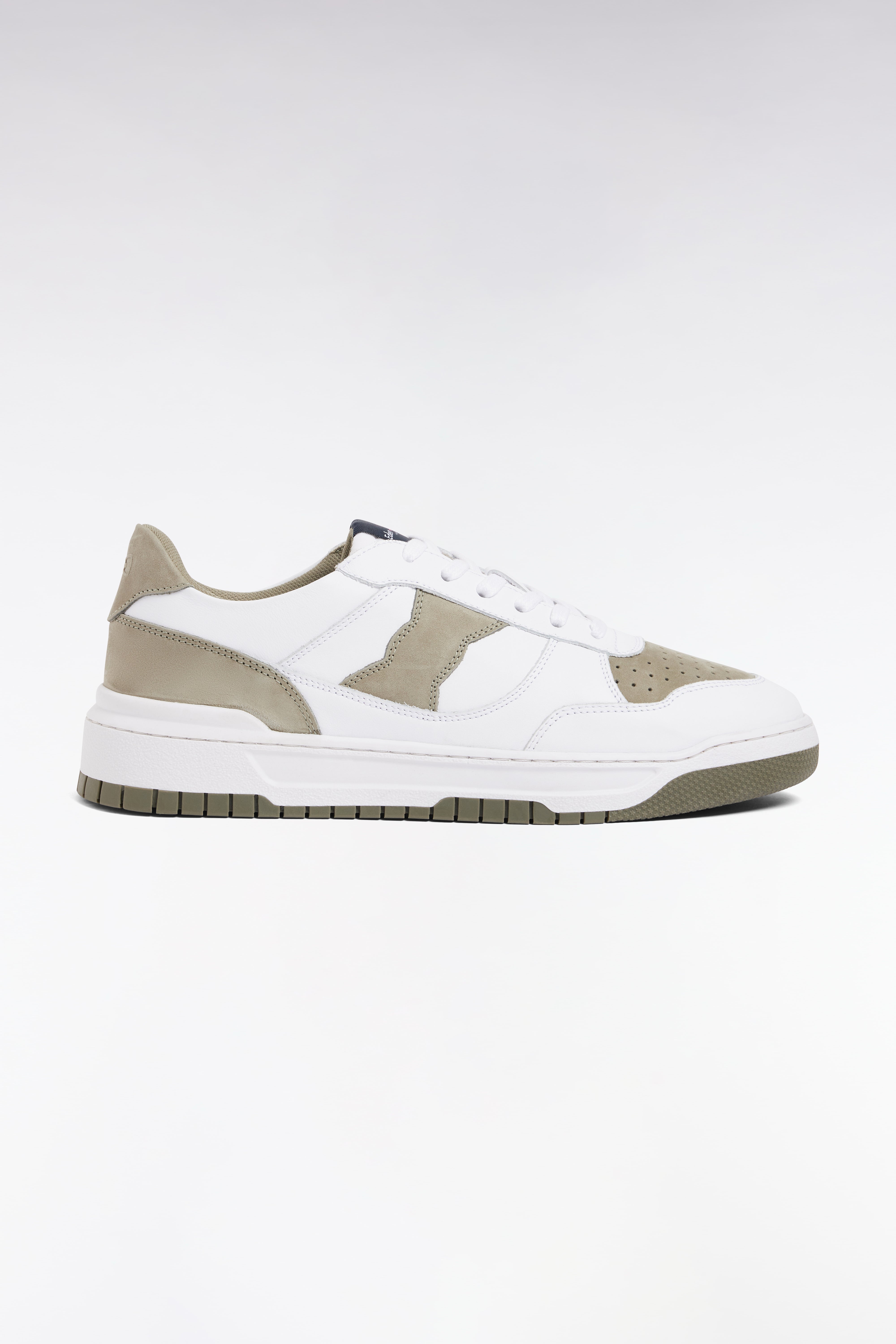 Sneakers bicolores en cuir lisse blanc et cuir suédé kaki