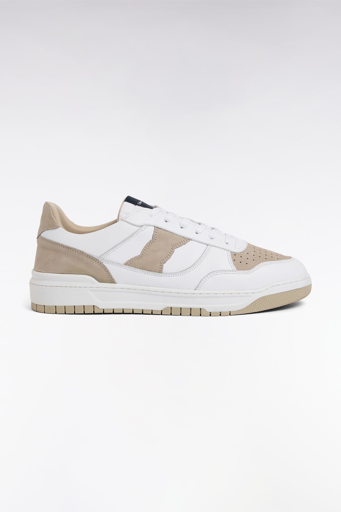 Sneakers bicolores en cuir lisse blanc et cuir suédé beige