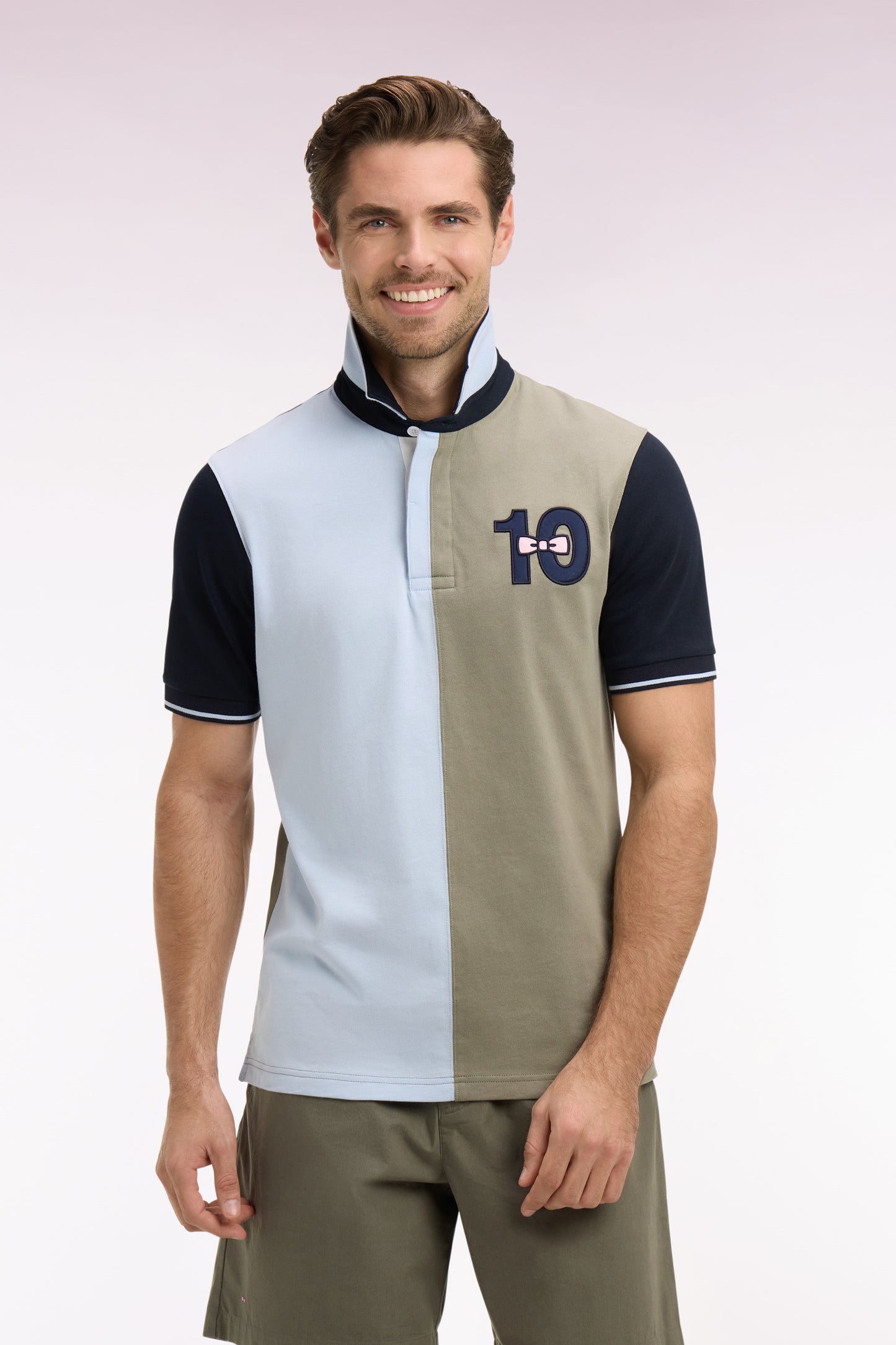 Maillot à manches courtes en coton bicolore kaki et bleu ciel broderie 10 coupe Regular