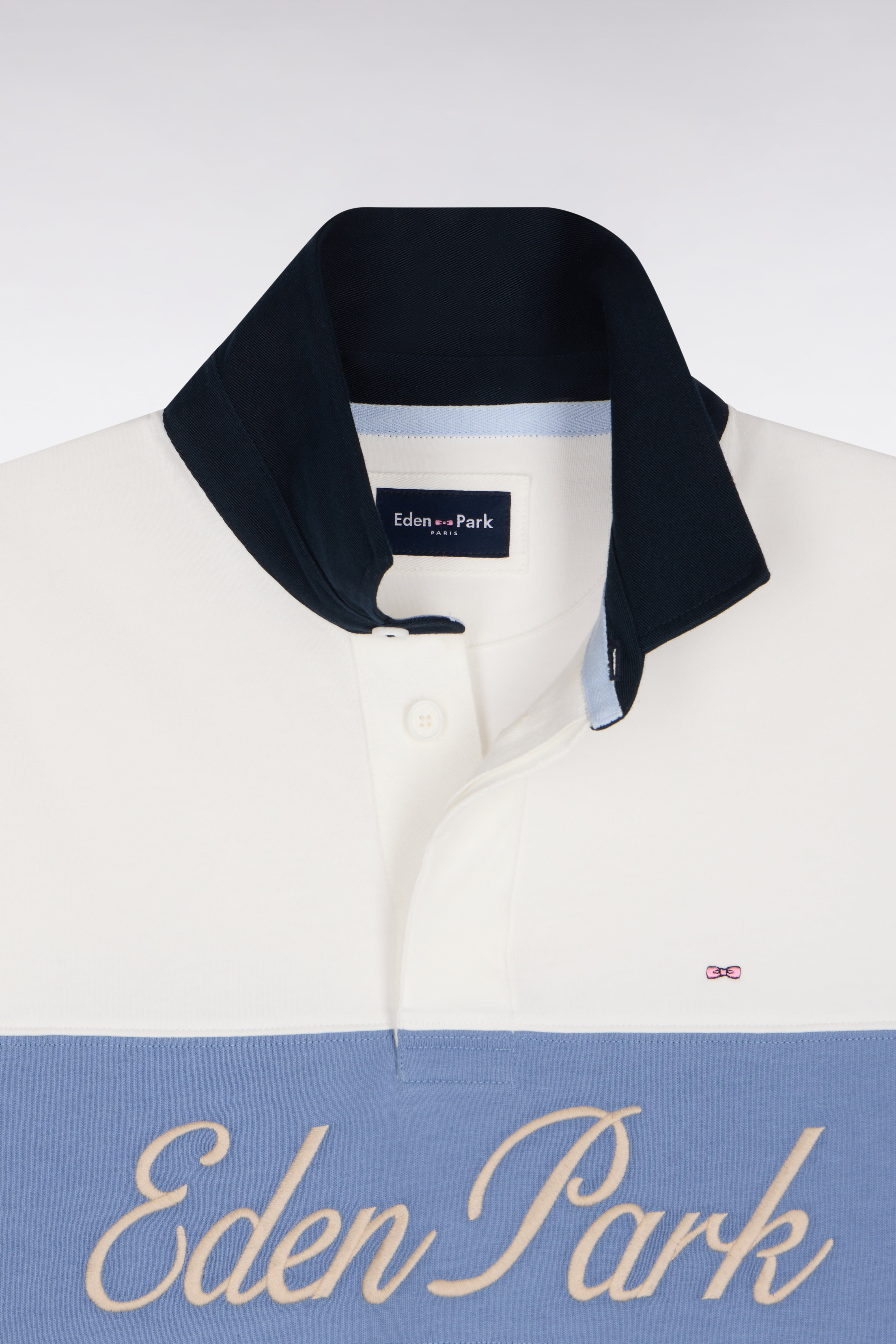 Maillot à manches courtes écru à découpes pastel et broderie coupe regular