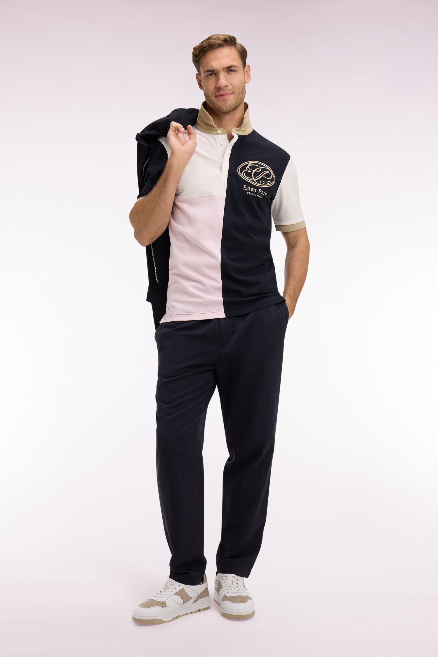 Maillot à manches courtes marine découpes graphiques et broderie coupe regular