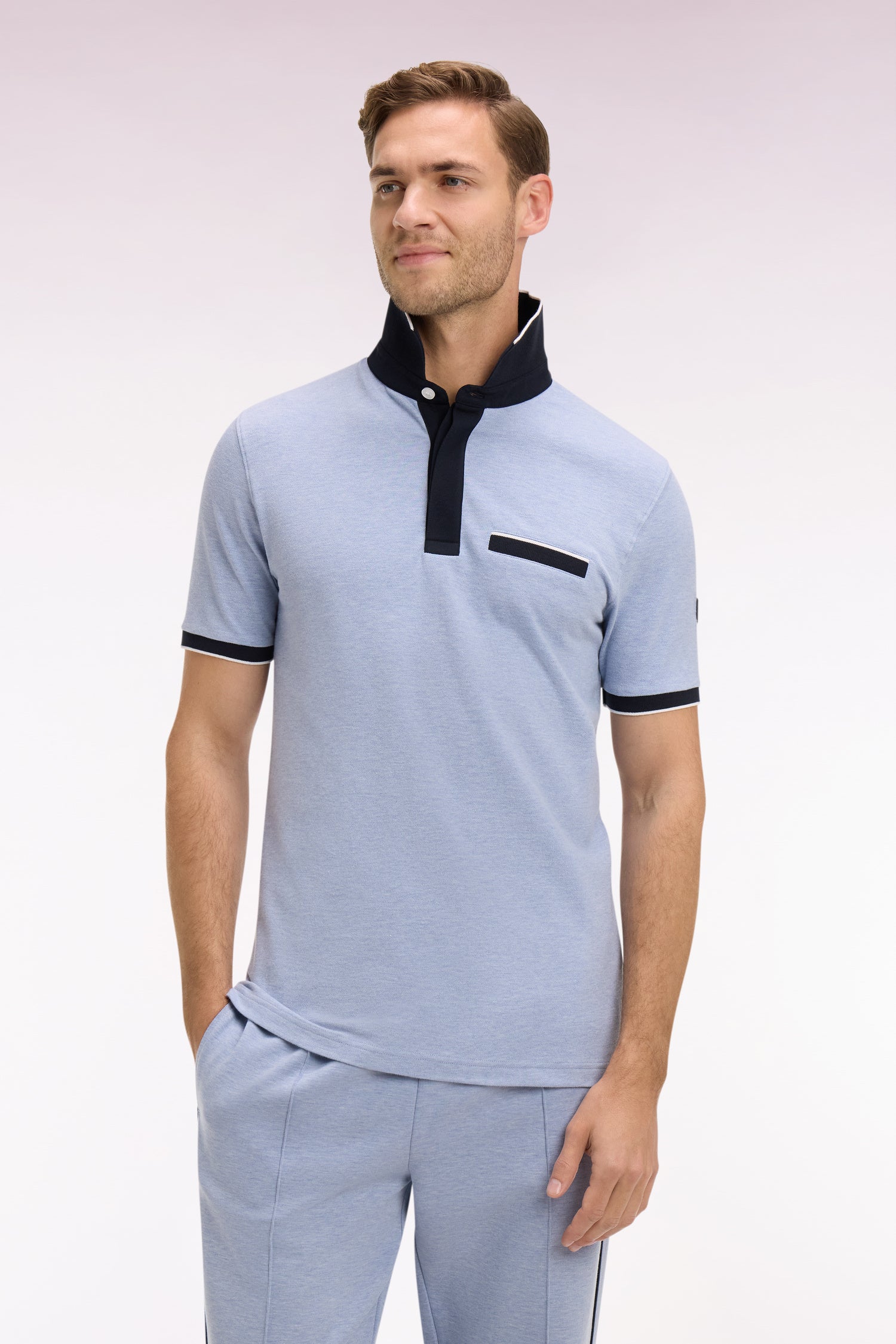 Polo manches courtes en piqué coton stretch ciel coupe slim