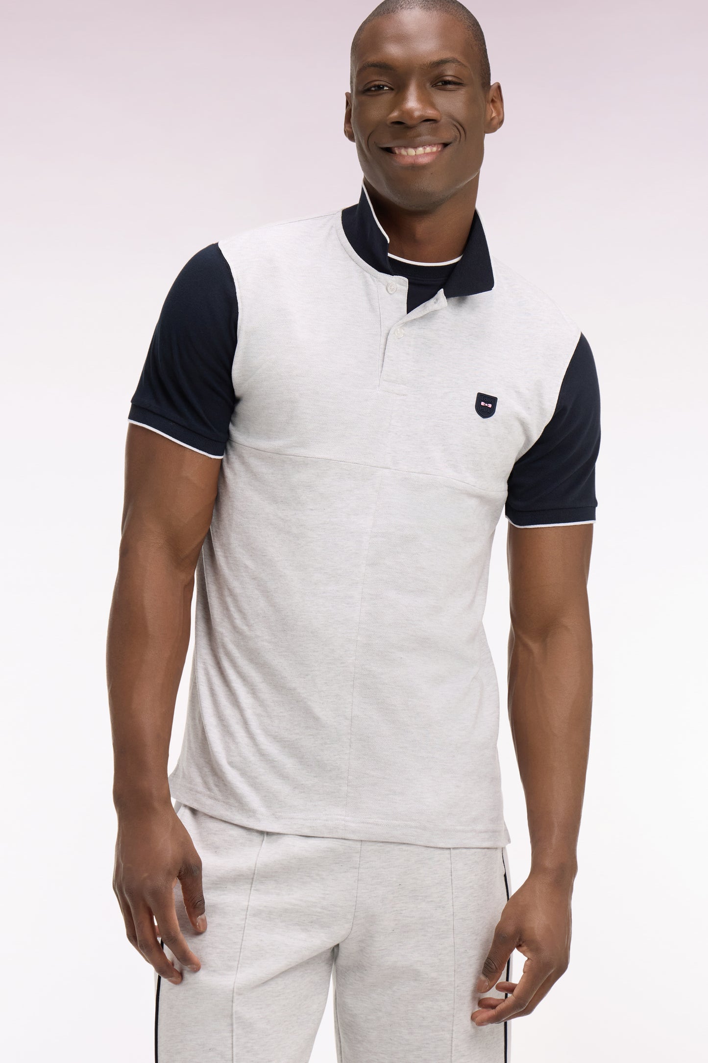 Polo manches courtes bicolore en coton gris clair à découpes coupe regular