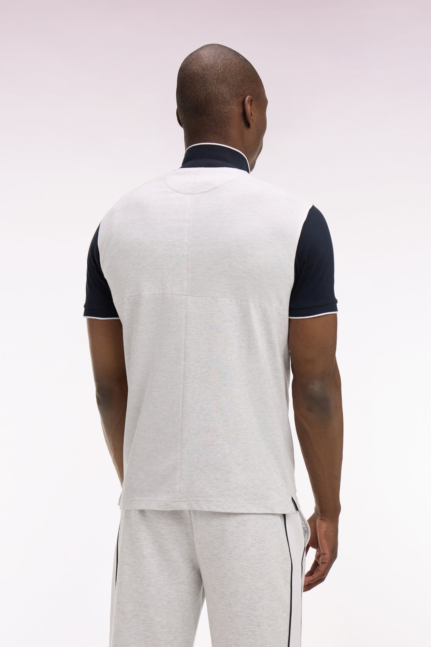 Polo manches courtes bicolore en coton gris clair à découpes coupe regular