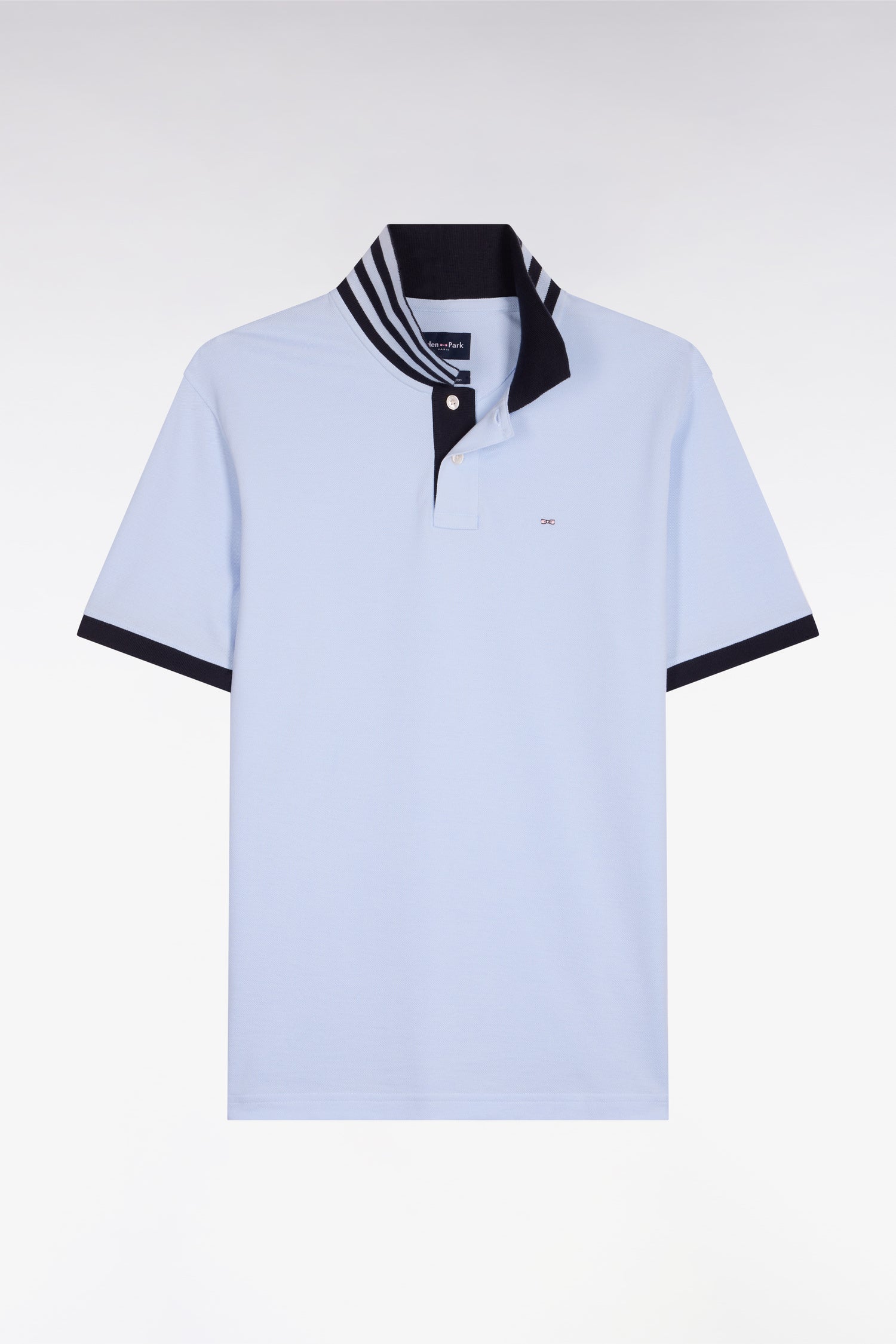 Polo manches courtes en piqué coton ciel dessous de col rayé coupe slim