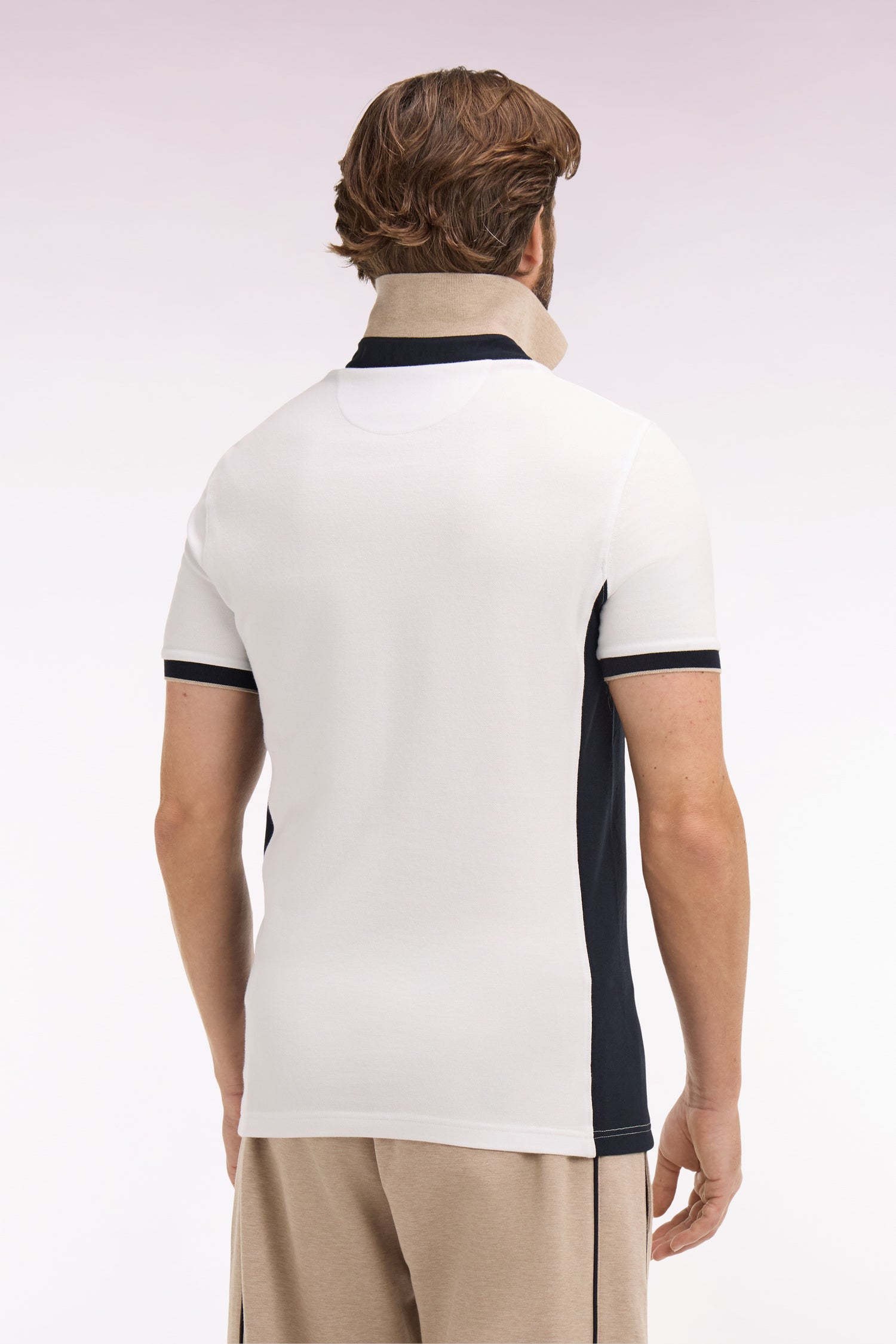 Polo manches courtes en coton blanc et découpes marine coupe slim
