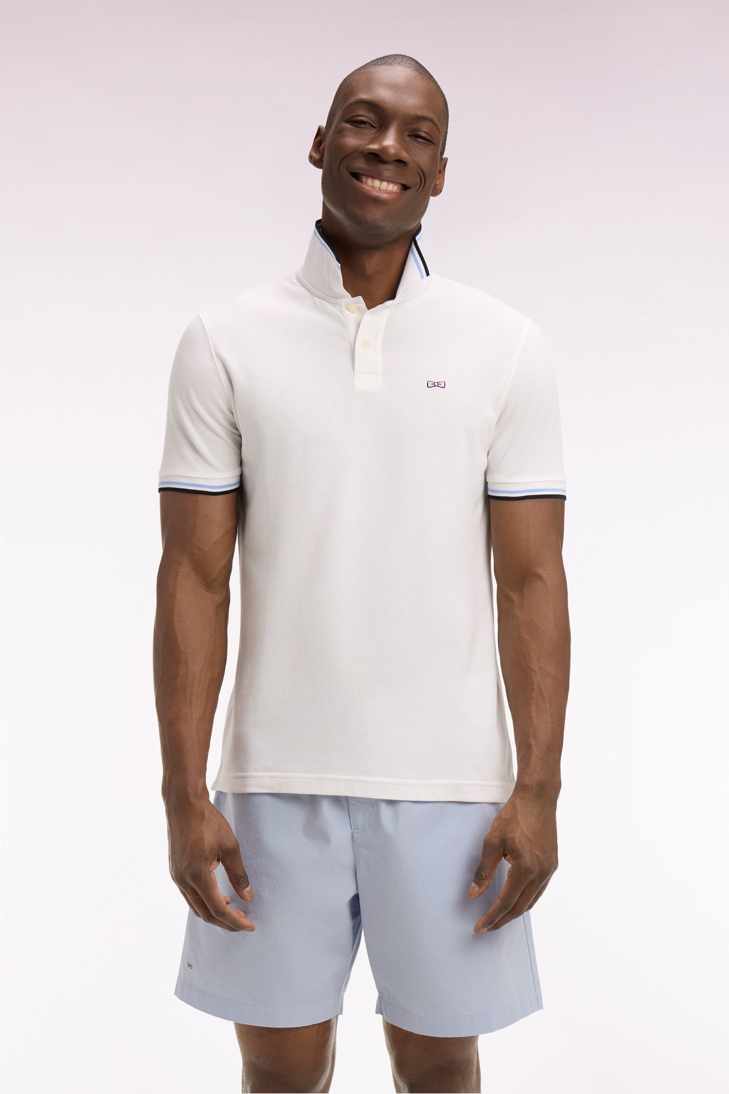 Polo manches courtes en coton blanc détails rayés coupe regular