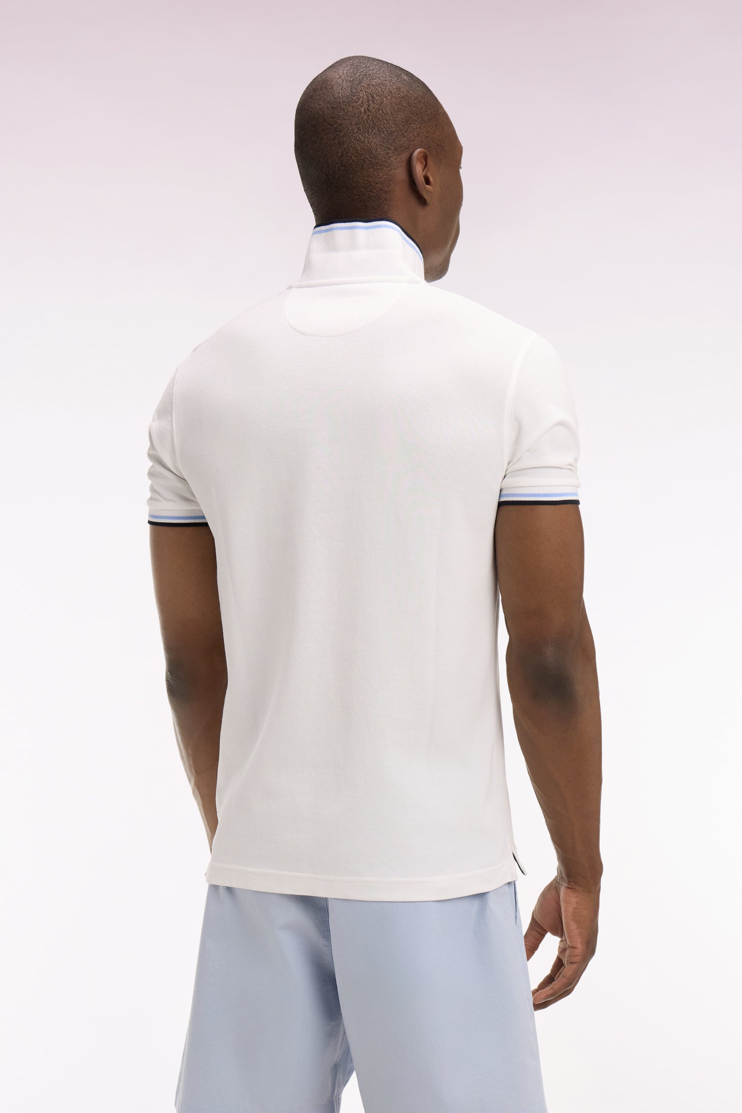 Polo manches courtes en coton blanc détails rayés coupe regular