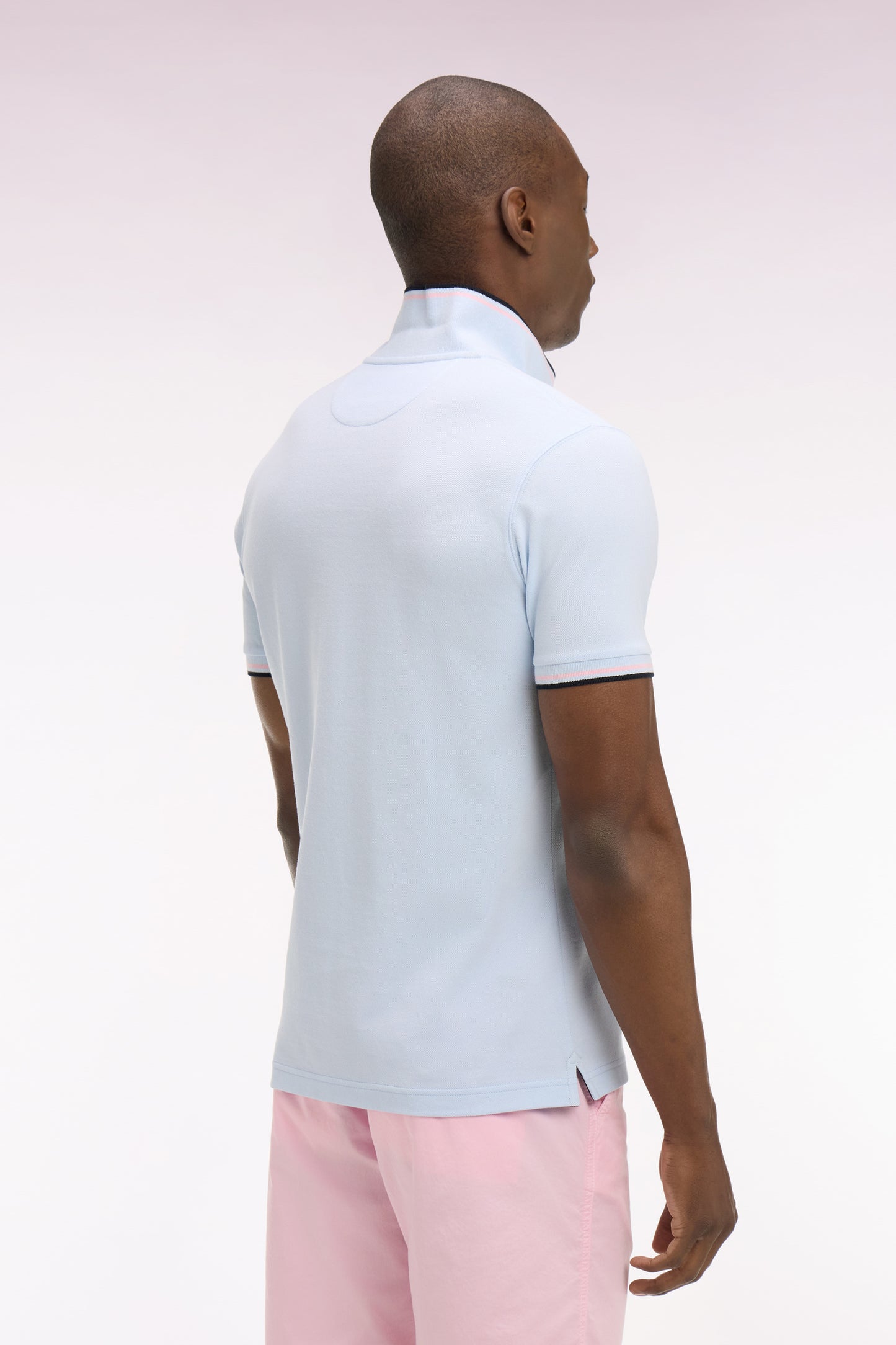 Polo manches courtes en coton ciel détails rayés coupe regular