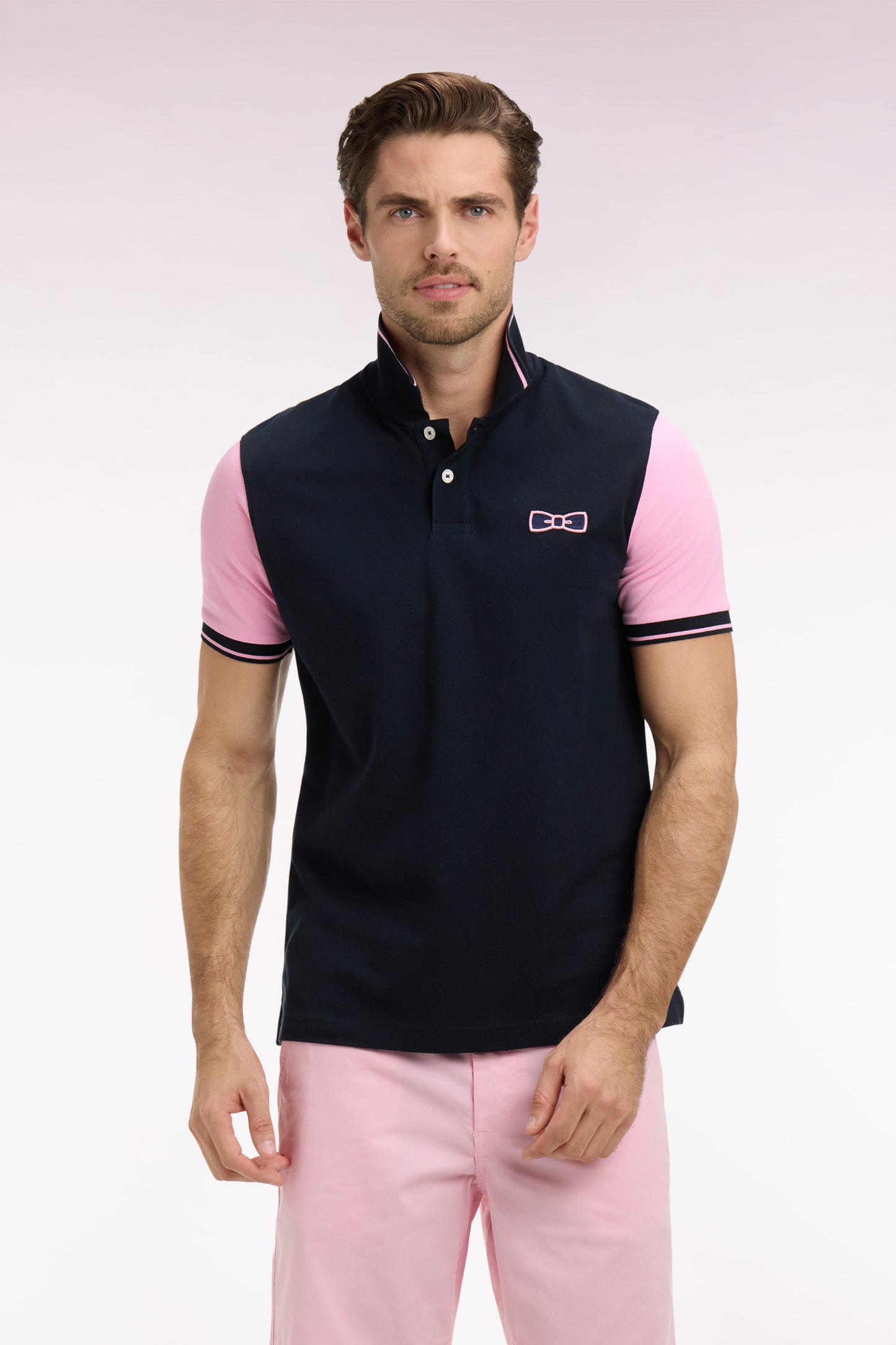 Polo à manches courtes en coton marine à broderie patchée coupe regular