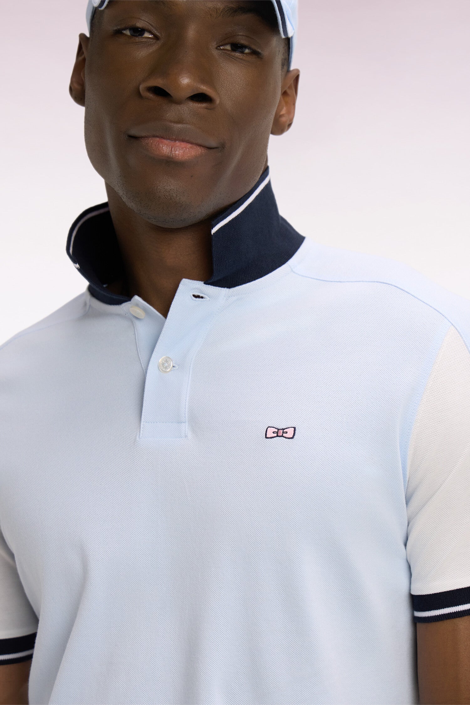 Polo à manches courtes en coton ciel brodé coupe regular