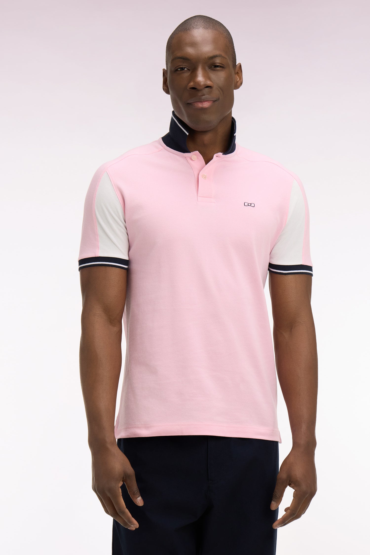 Polo à manches courtes en coton rose brodé coupe regular