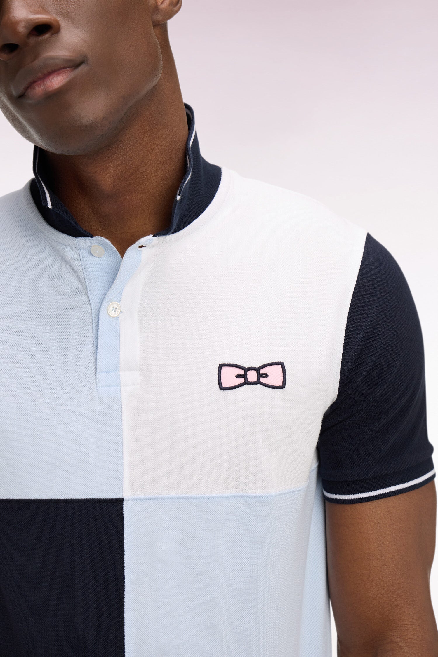 Polo à manches courtes en coton bleu ciel à cadrans coupe regular