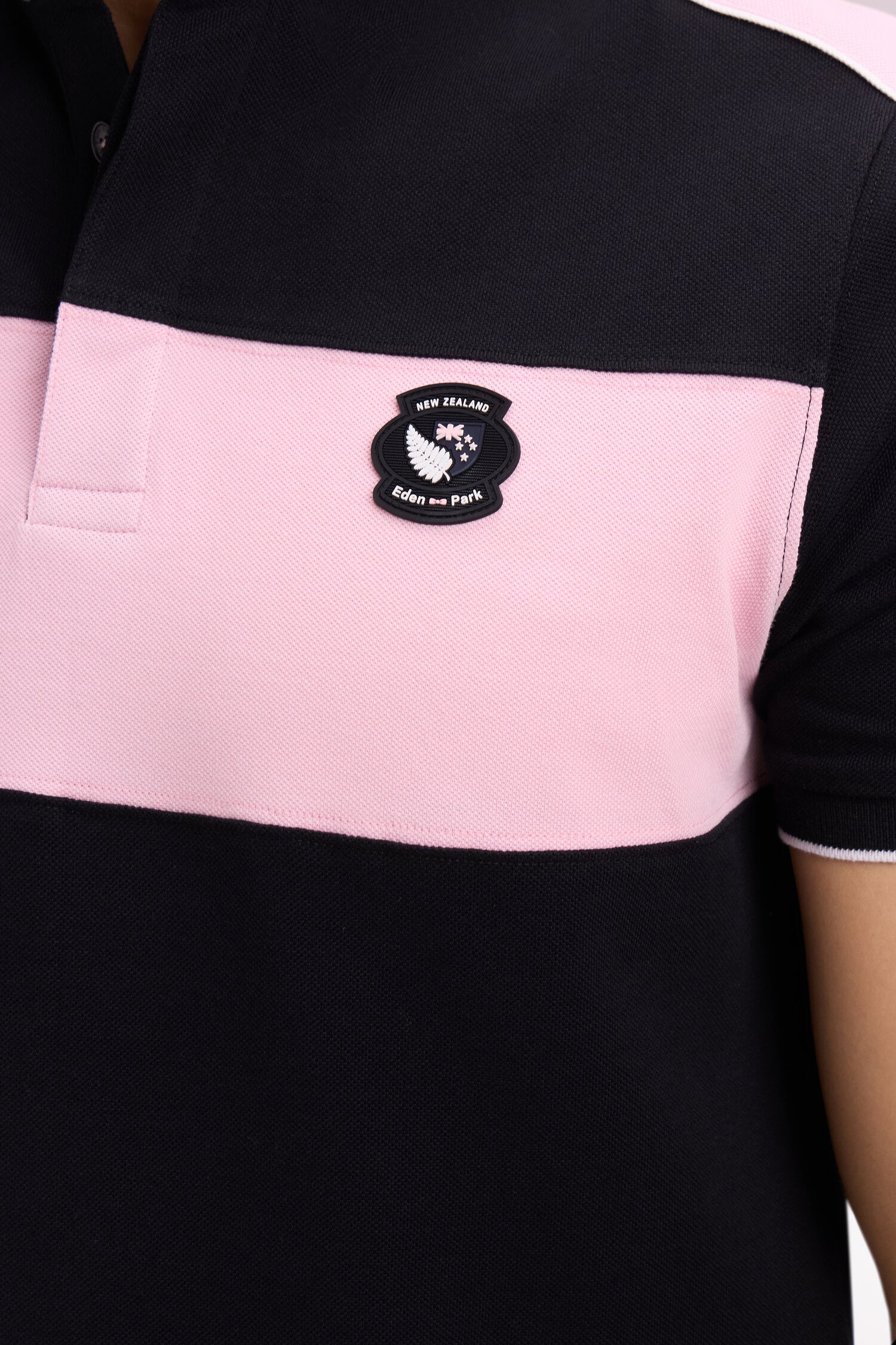 Polo à manches courtes en coton noir et rose New Zealand coupe regular