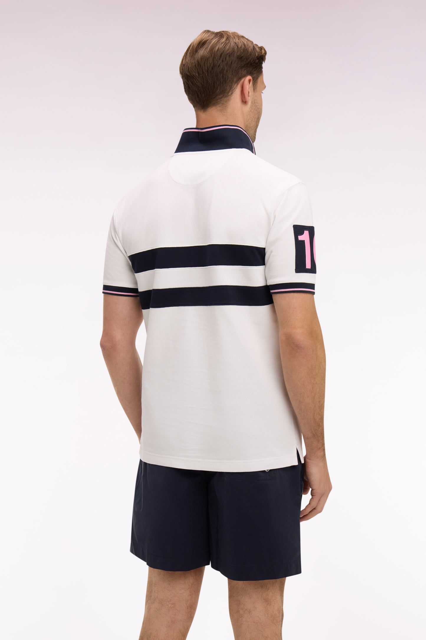 Polo à manches courtes en piqué coton blanc à rayures coupé cousu