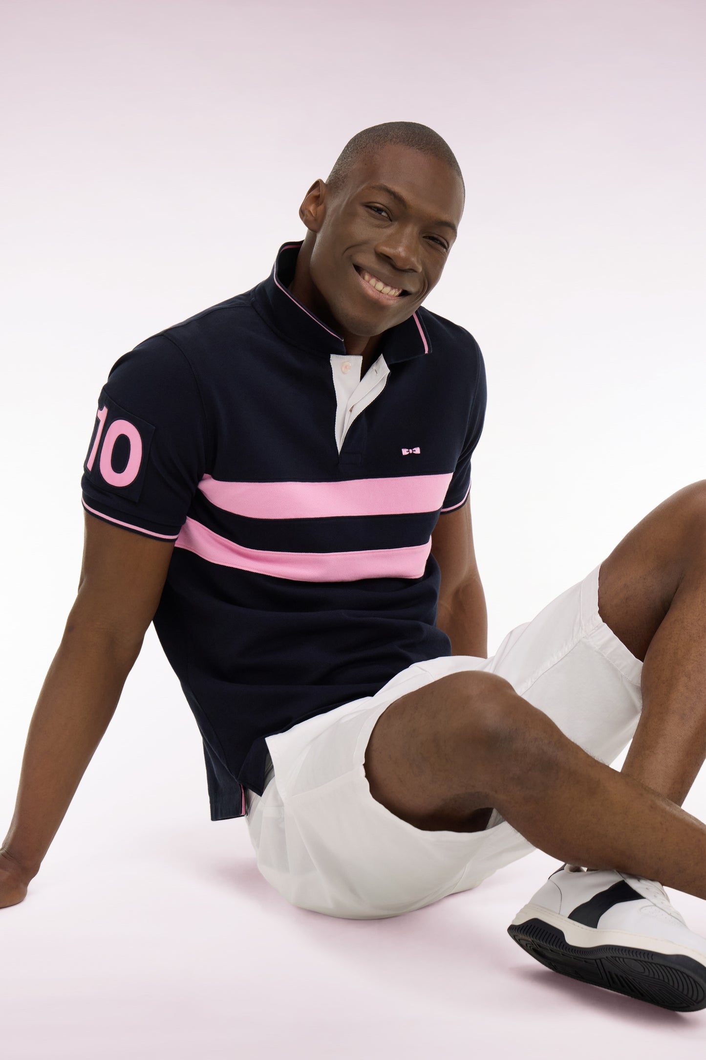 Polo à manches courtes en piqué coton marine à rayures coupé cousu