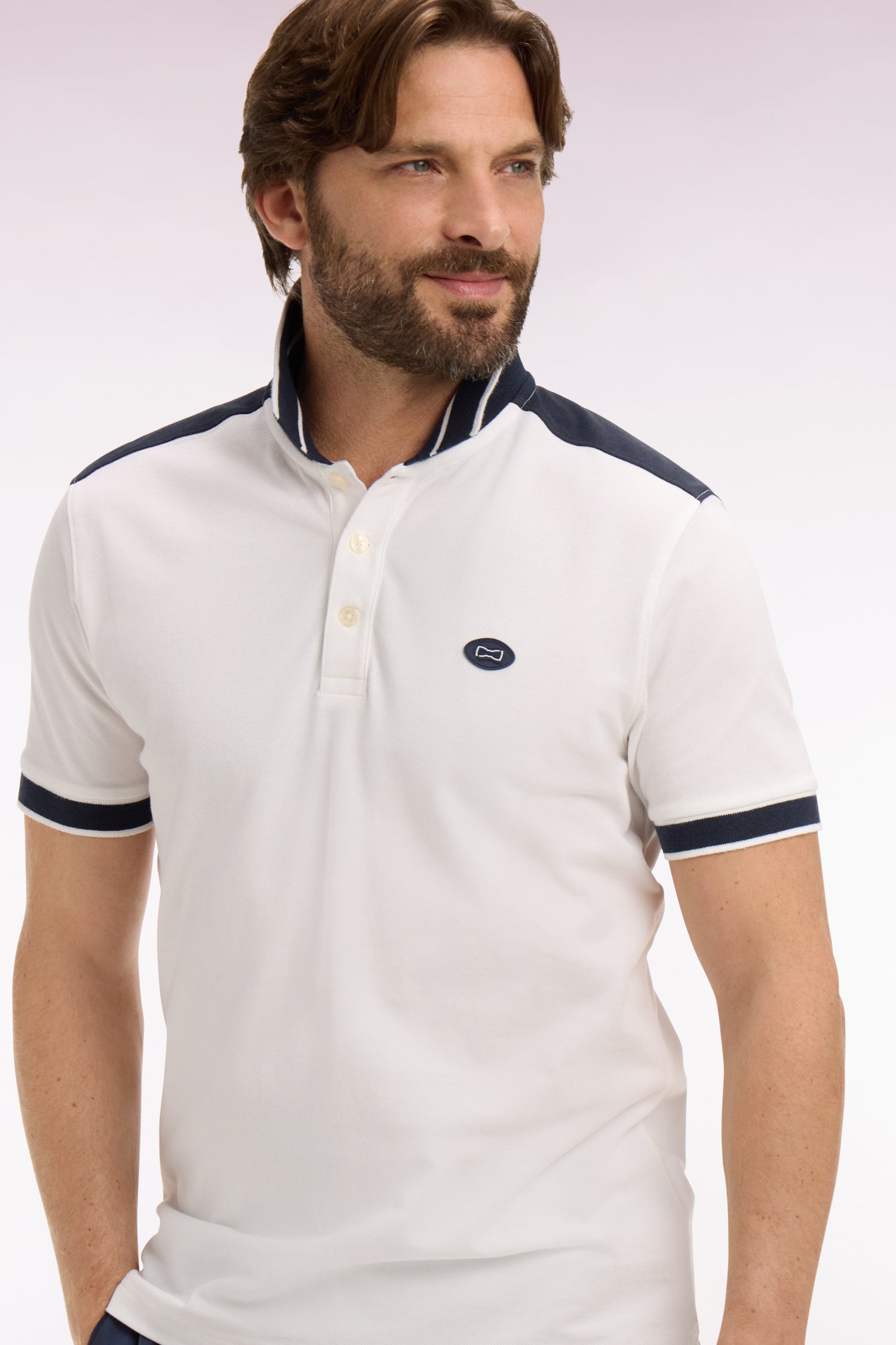 Kurzarm-Poloshirt aus Baumwollpiqué Ecru mit Einsätze Marineblau