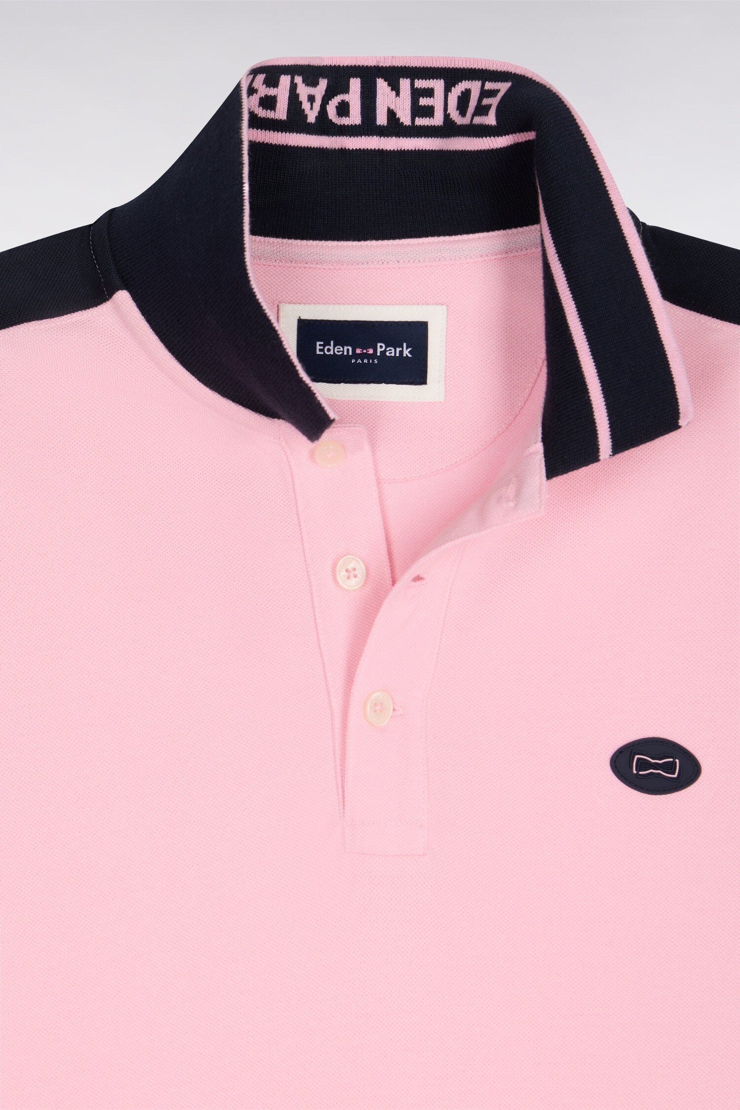 Polo à manches courtes en piqué coton rose à découpes marine