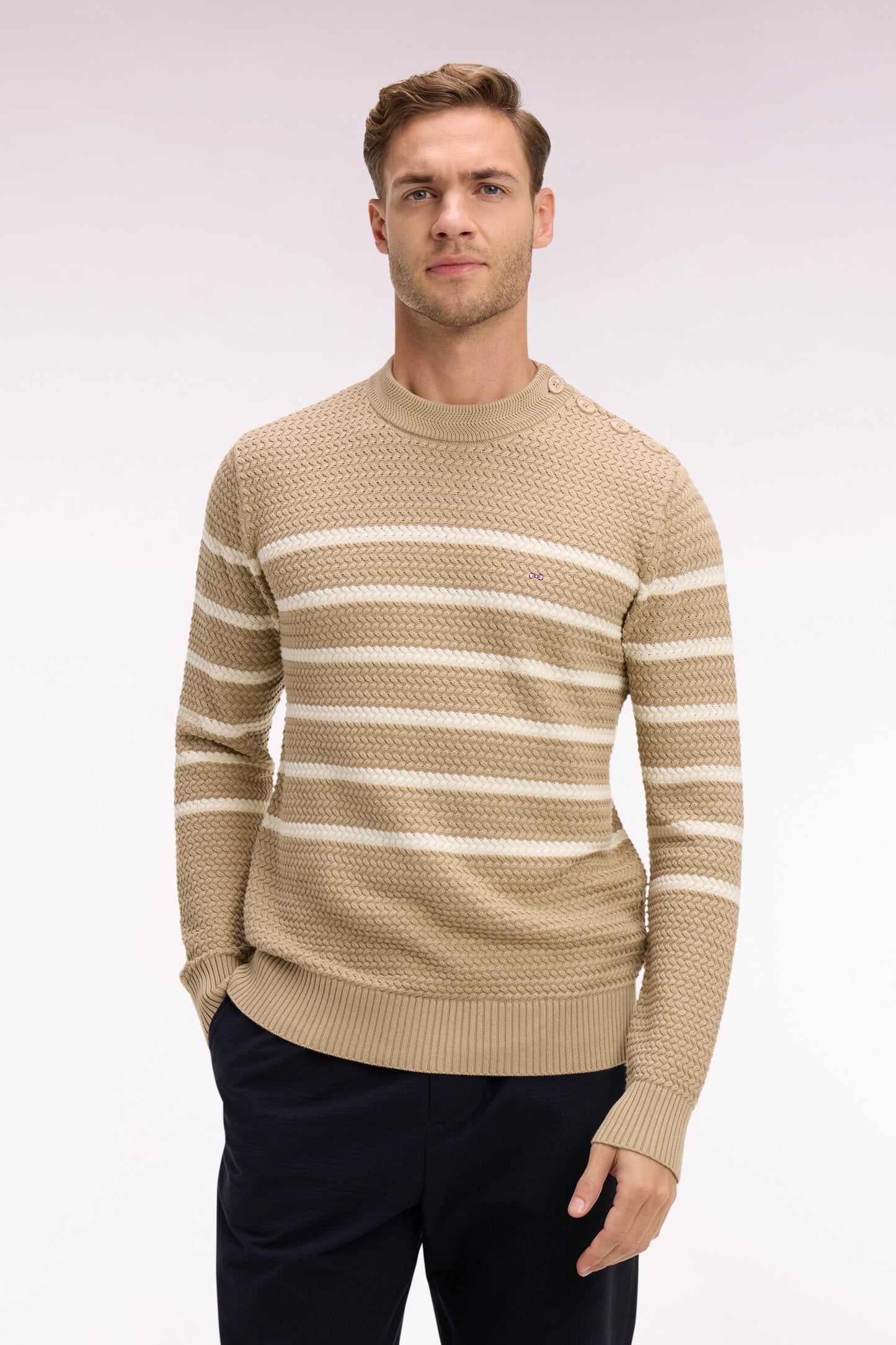 Pull marin à épaule boutonnée en coton chevron beige