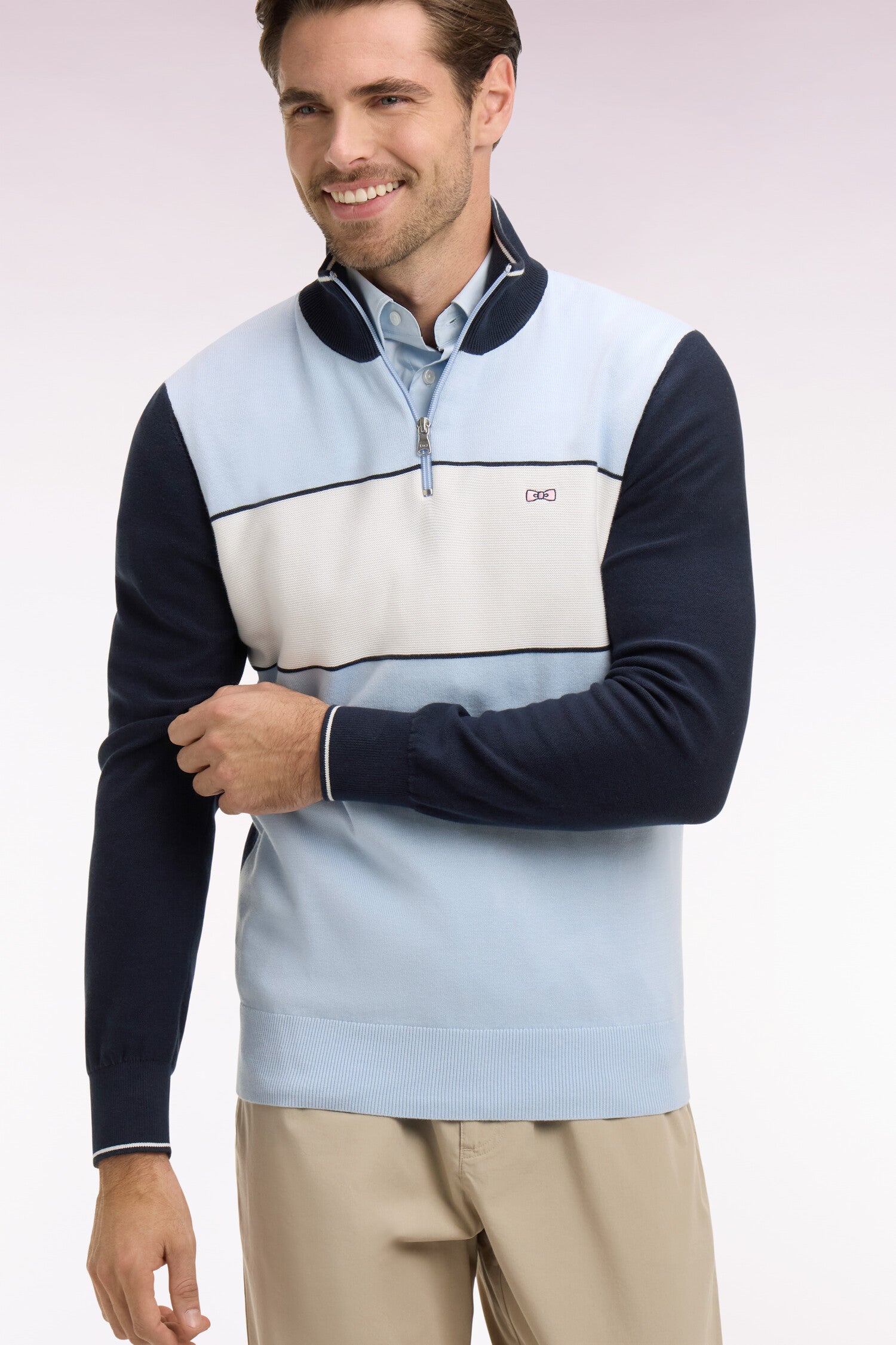 jersey con cuello de rugby en algodón azul cielo bordado