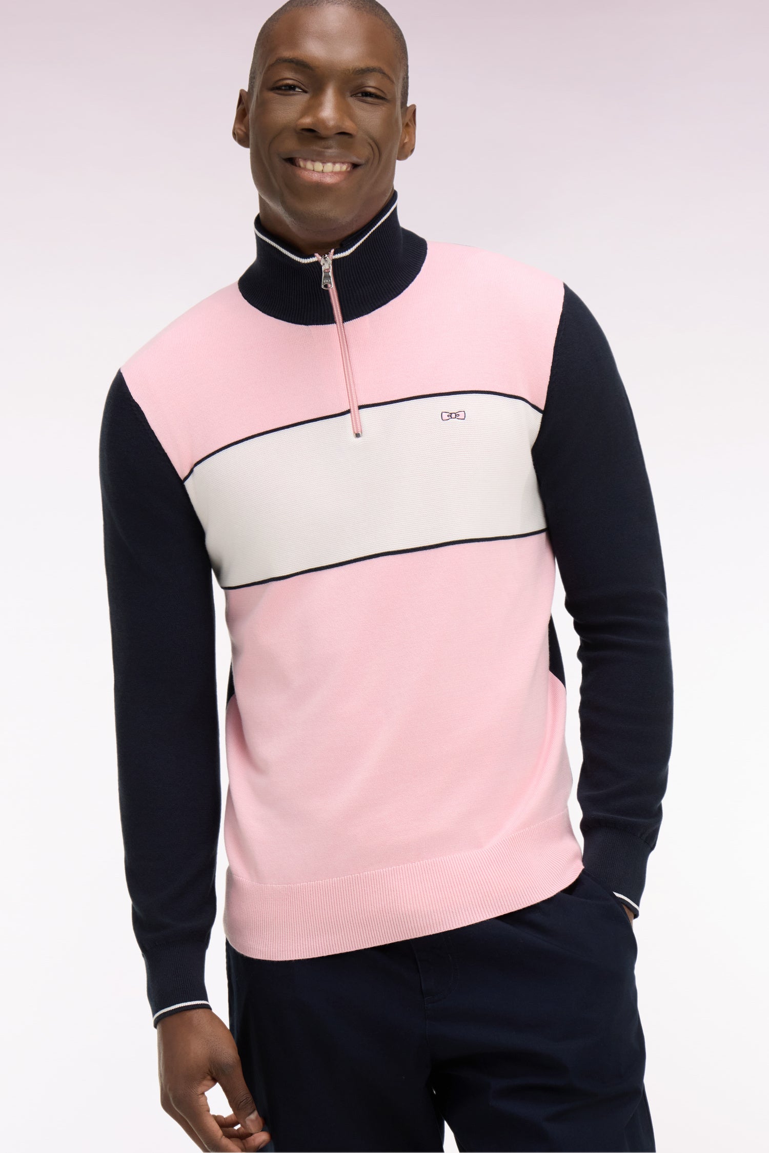 Pull à col maillot en coton rose brodé