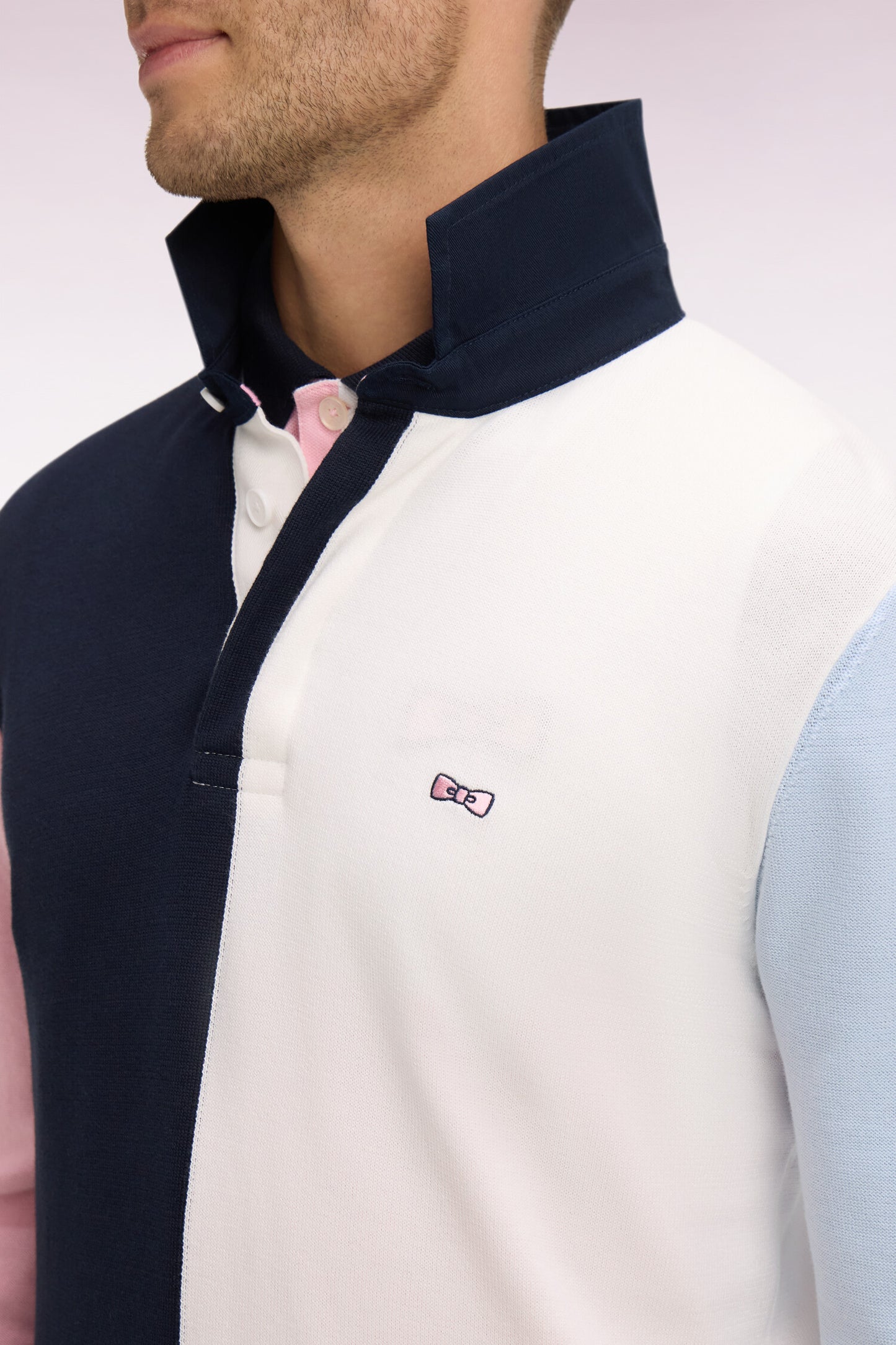 Pull col maillot en coton marine et blanc à manches contrastées