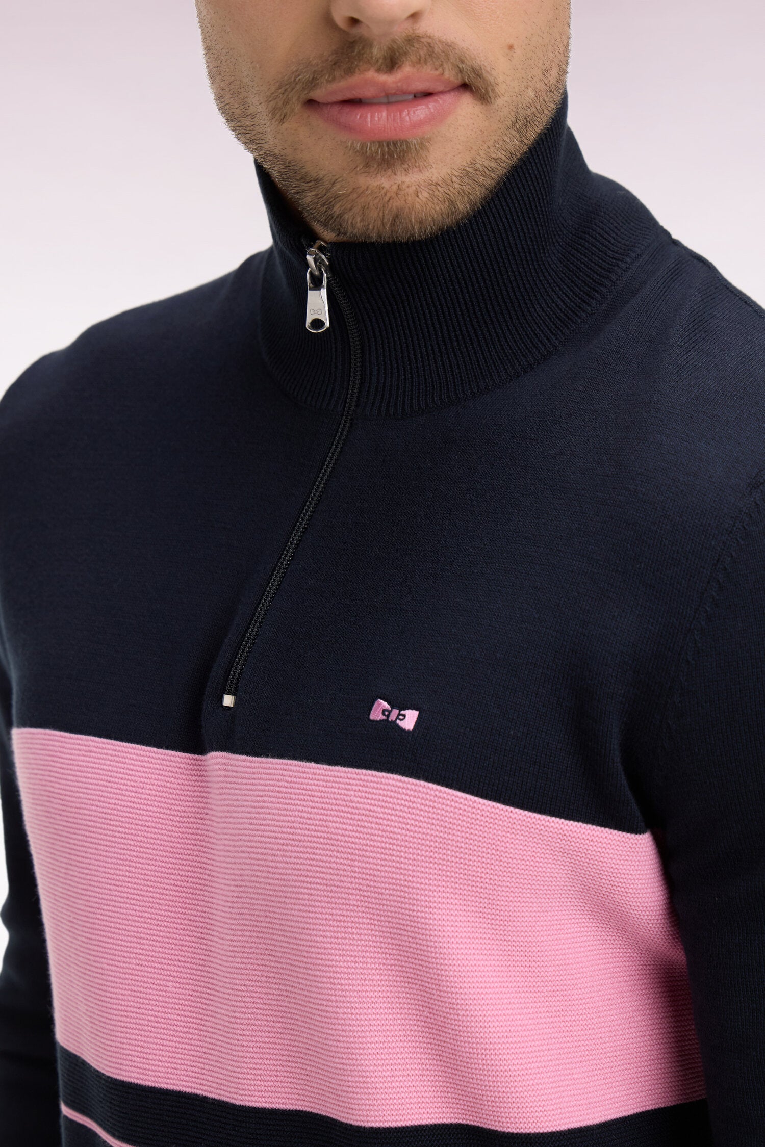 Pull col maillot en coton marine à rayure rugby rose